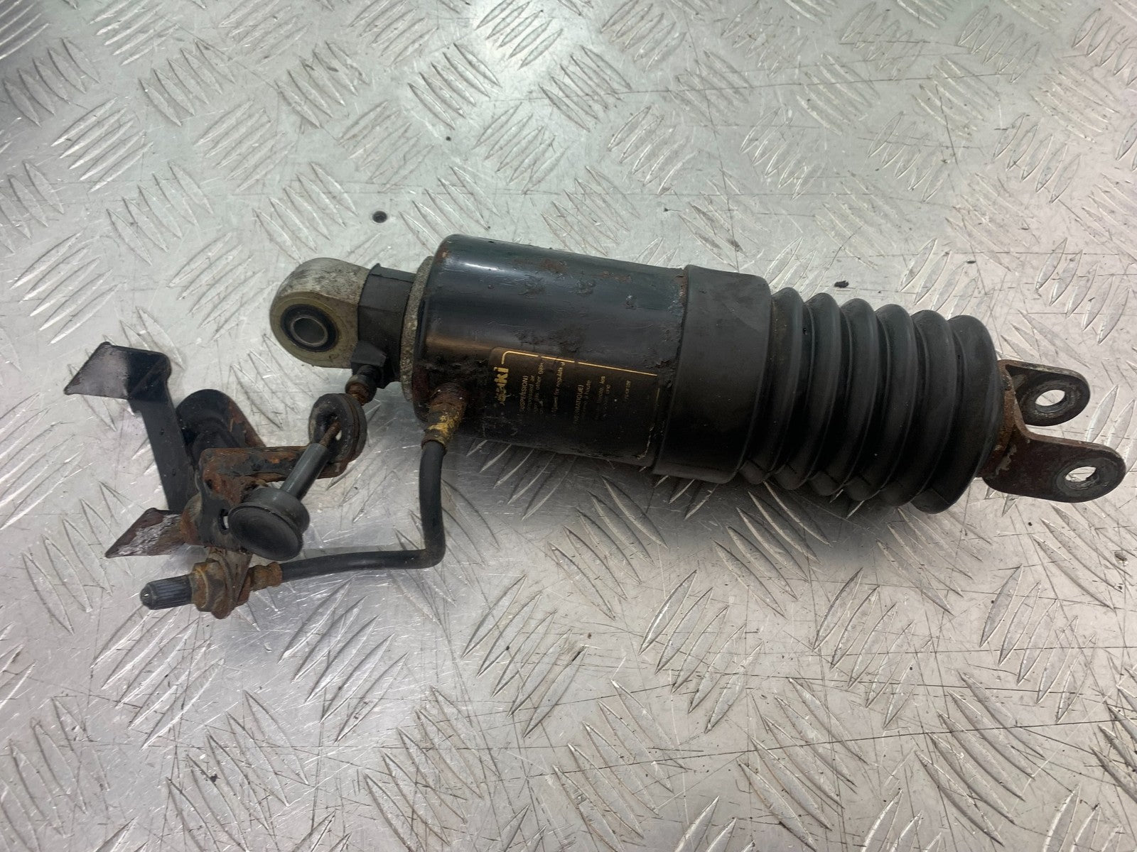 KAWASAKI GPZ600 GPZ 600 REAR SHOCK YEAR 1988-90 (CMB1258)