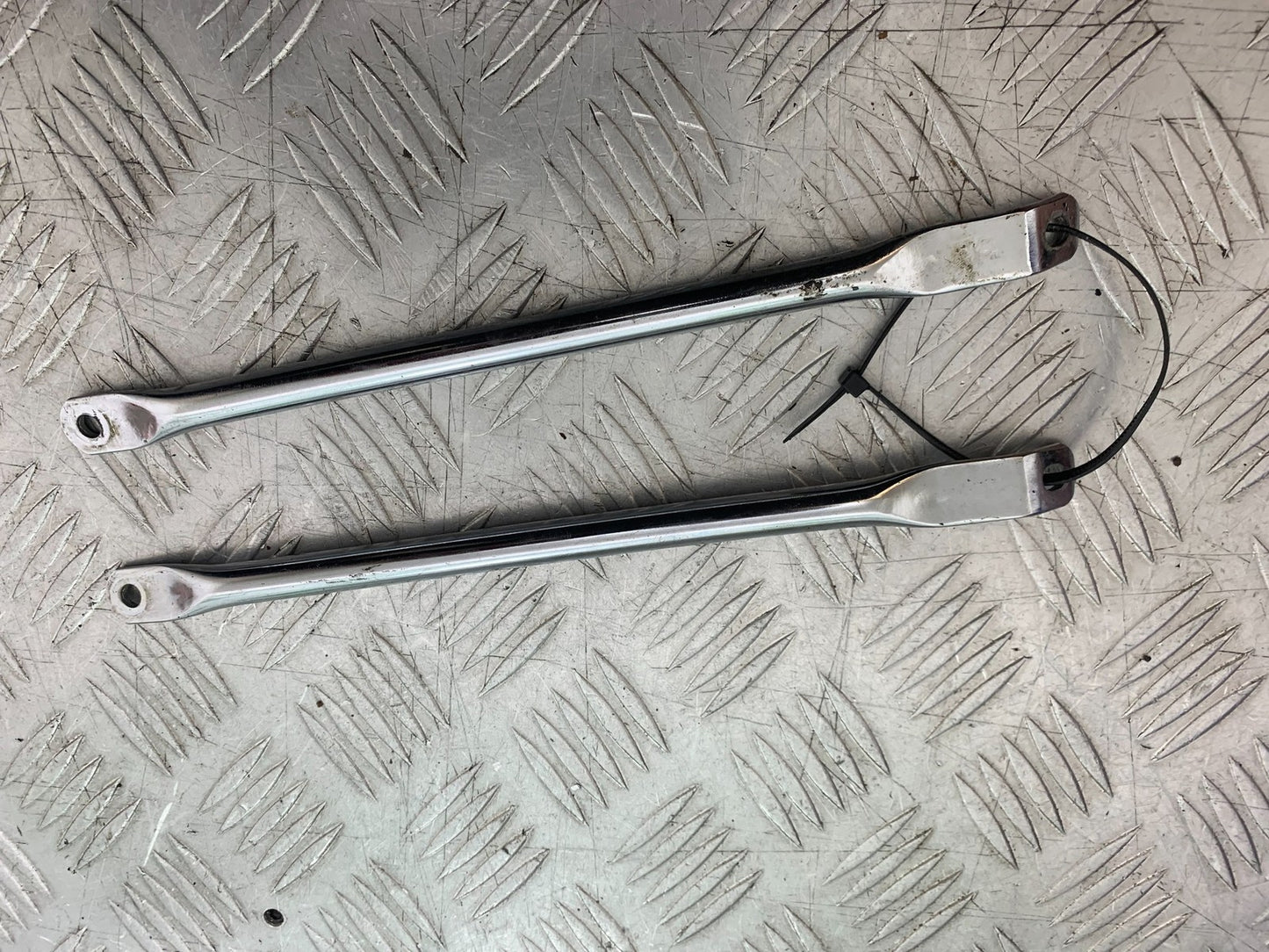 BSA 650 GOLD STAR 2X FRONT MUDGUARD STAYS   YEAR 2022-2025 (CMB1262)