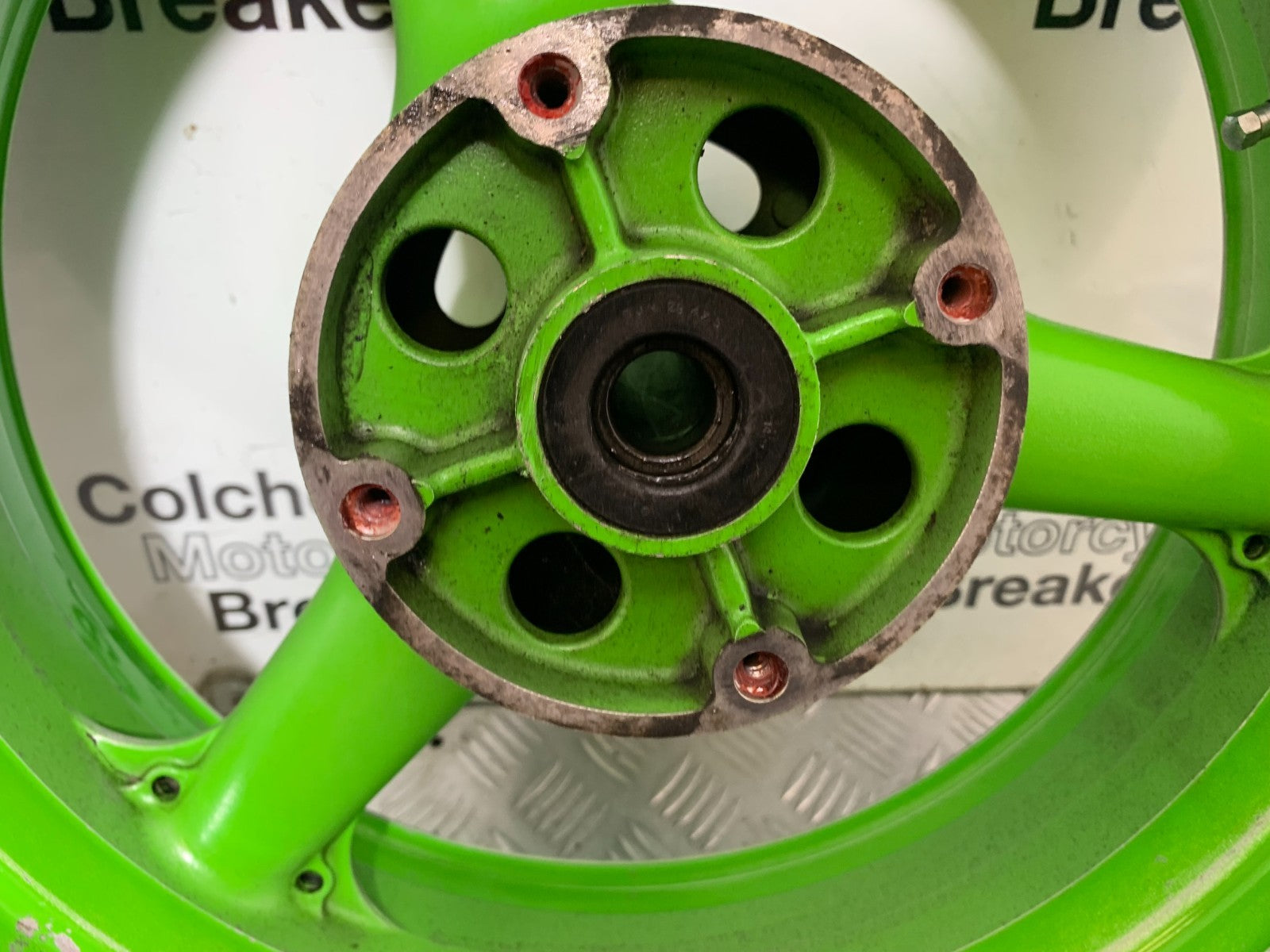 KAWASAKI ZX9R ZX9 R REAR WHEEL YEAR 1998-1999 (CMB1329)