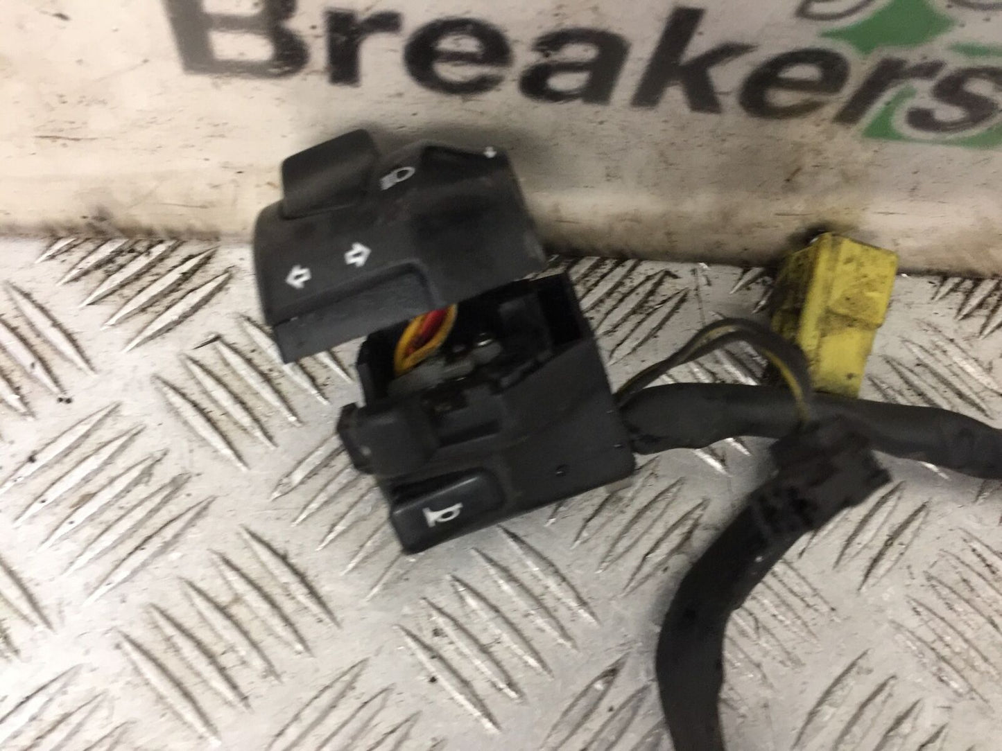 SUZUKI GS500 GS 500 LEFT SWITCH GEAR    YEAR 2004-09 (STOCK 882)