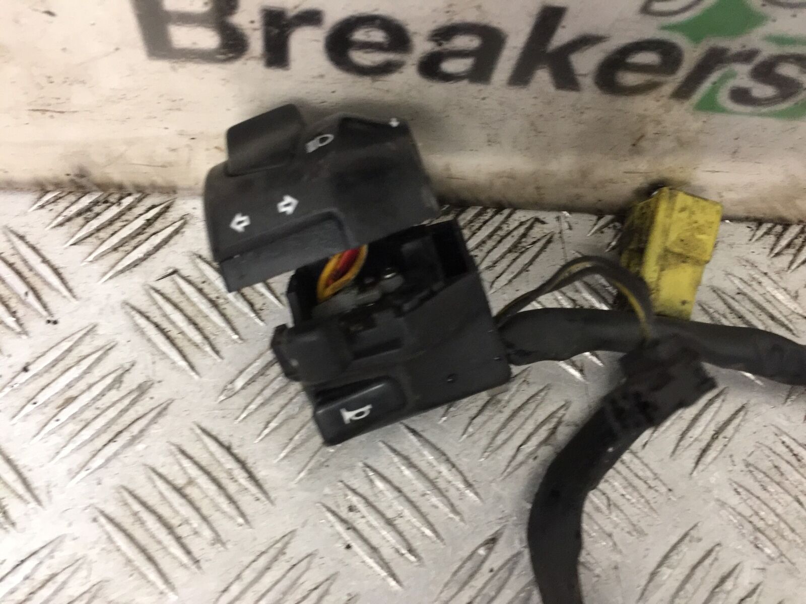 SUZUKI GS500 GS 500 LEFT SWITCH GEAR    YEAR 2004-09 (STOCK 882)