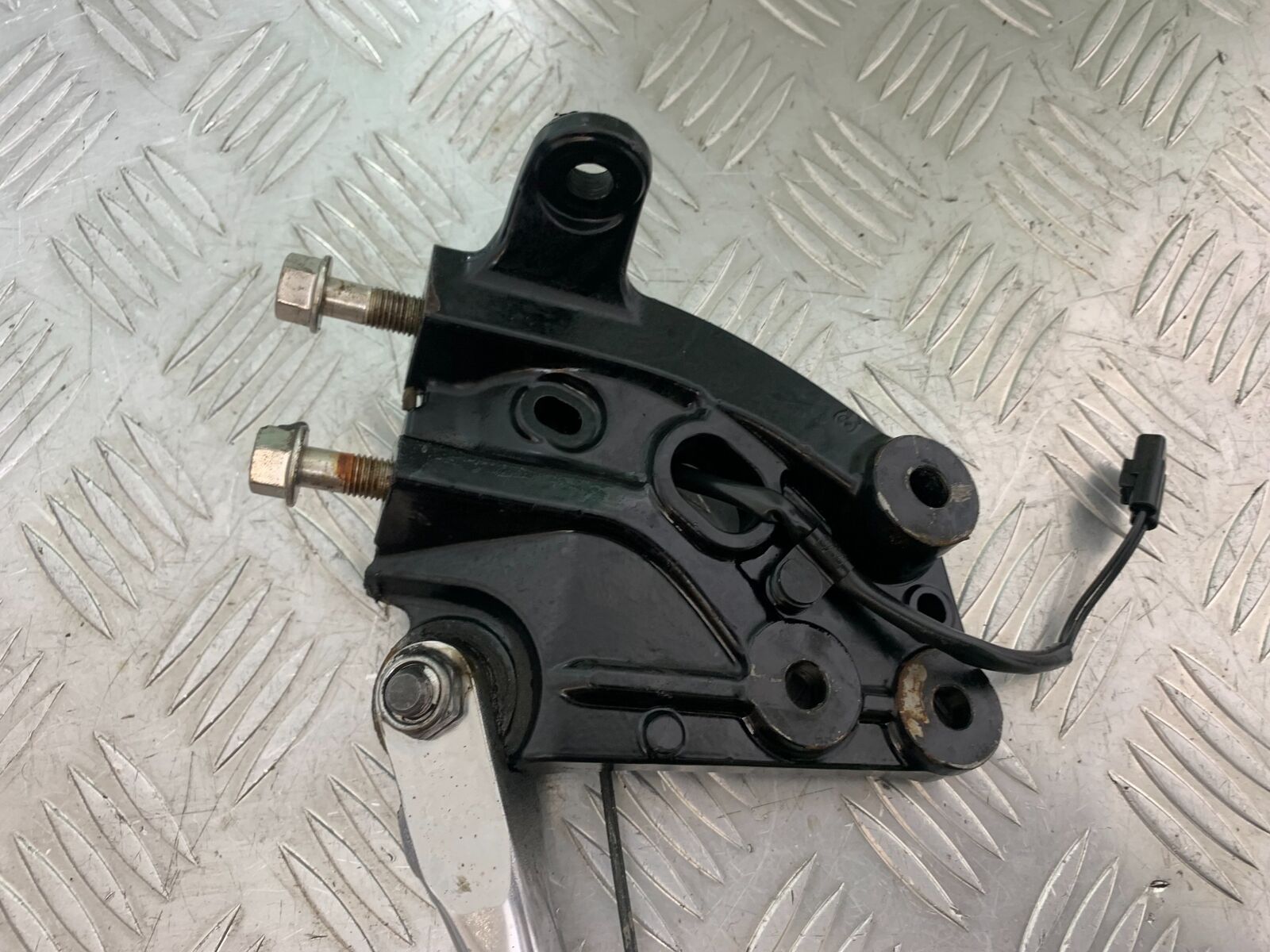 TRIUMPH THUNDERBIRD 1600 SIDE STAND AND BRACKET YEAR 2011 (CMB1107)