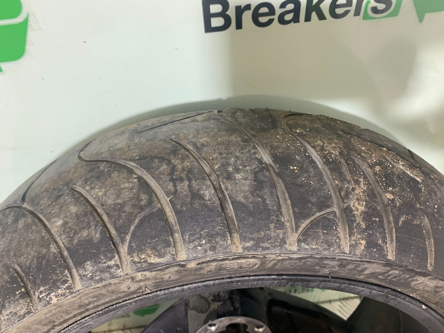 TRIUMPH 955i SPRINT ST REAR WHEEL  YEAR 1999-2004 (CMB1124)