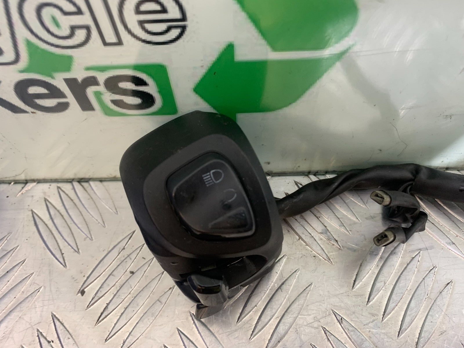 YAMAHA XMAX 300 LEFT SWITCH GEAR  YEAR 2017-2020 (CMB1218)
