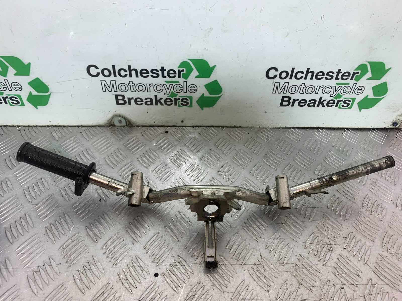 PIAGGIO VESPA GTS 125 HANDLEBARS   YEAR 2009-2014  (CMB1261)