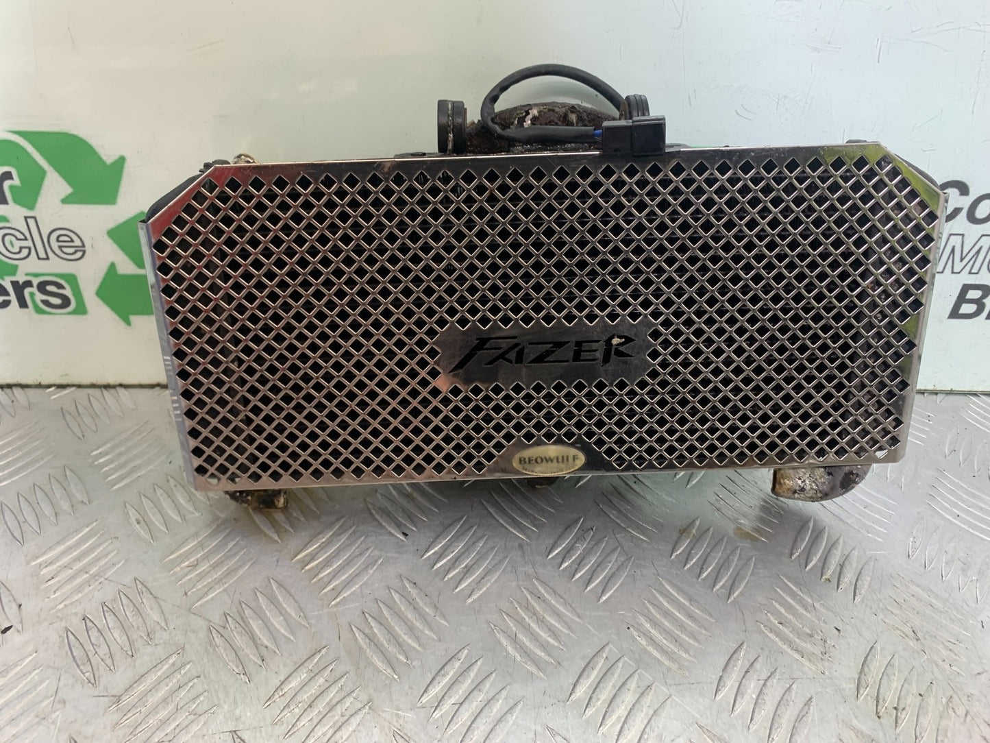 YAMAHA FZS600 FAZER 600 RADIATOR AND FAN YEAR 1998-2001 (CMB1267)