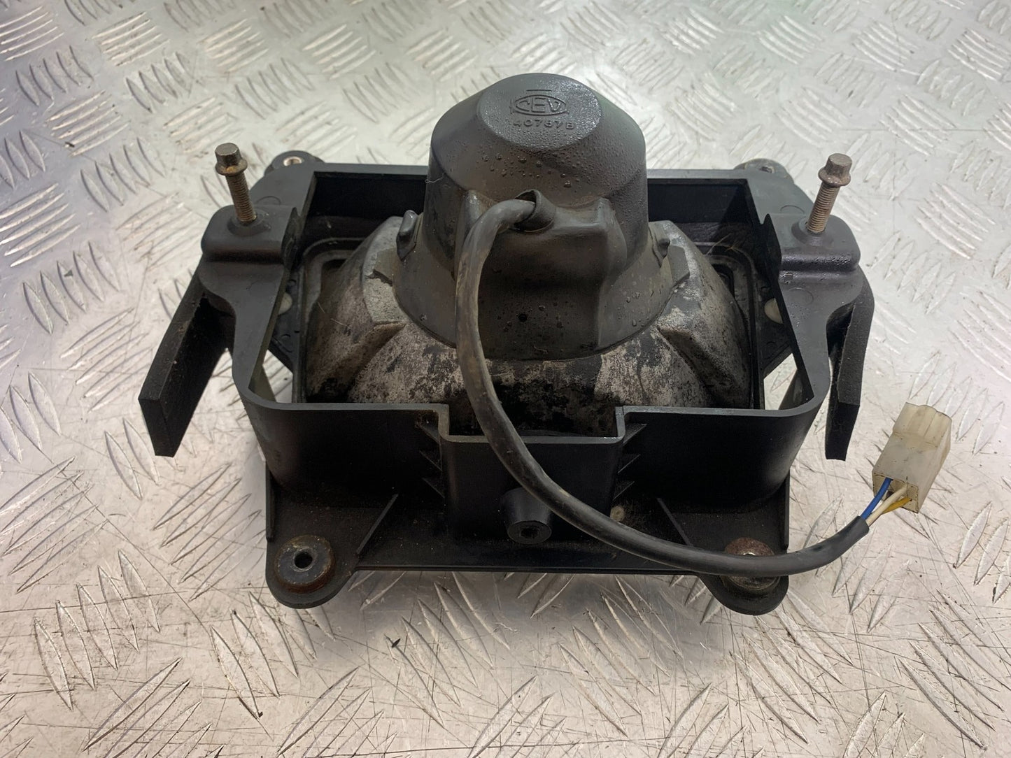 TRIUMPH TROPHY 900 HEADLIGHT   YEAR 1991-95 (CMB1251)