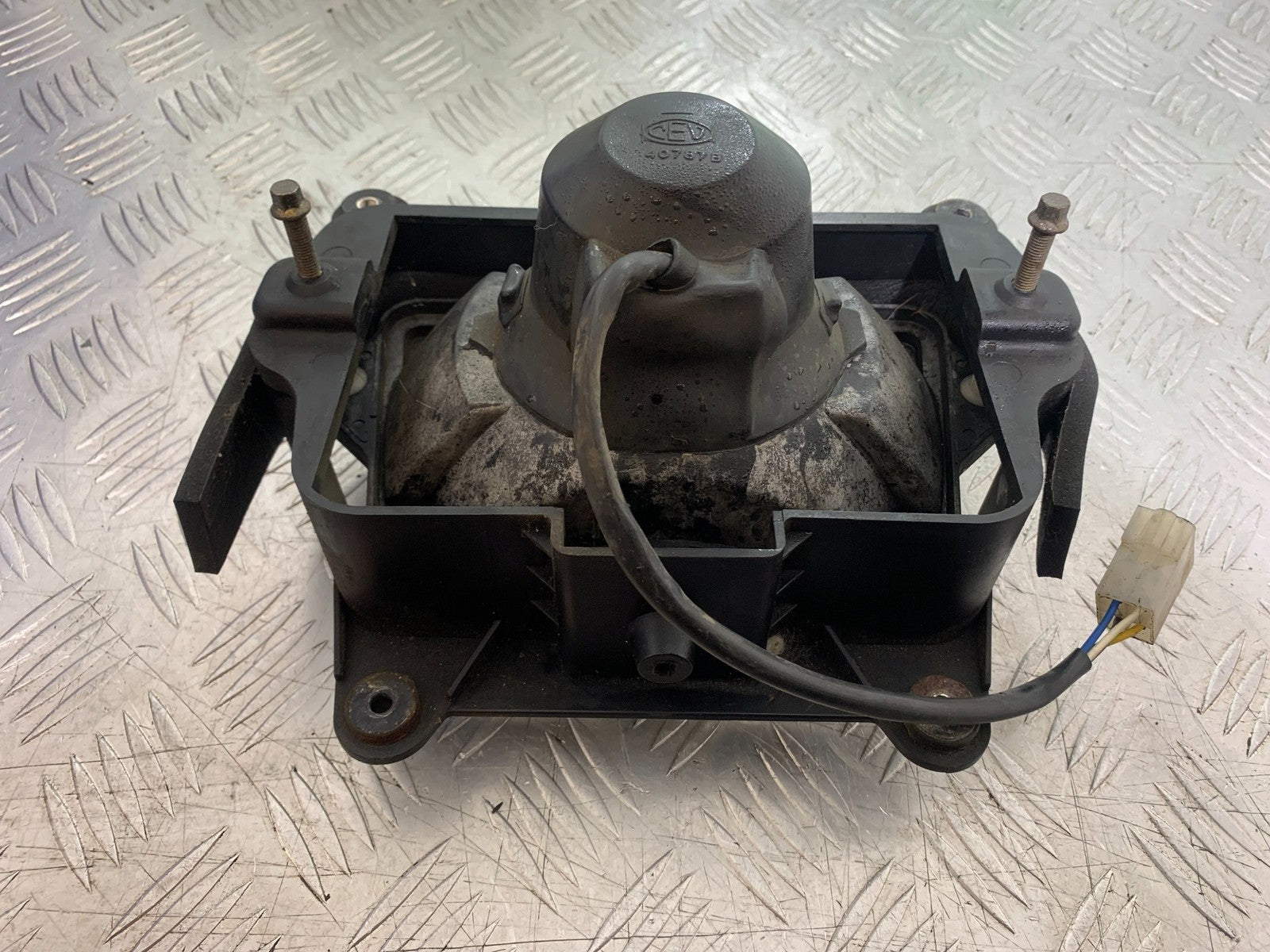 TRIUMPH TROPHY 900 HEADLIGHT   YEAR 1991-95 (CMB1251)