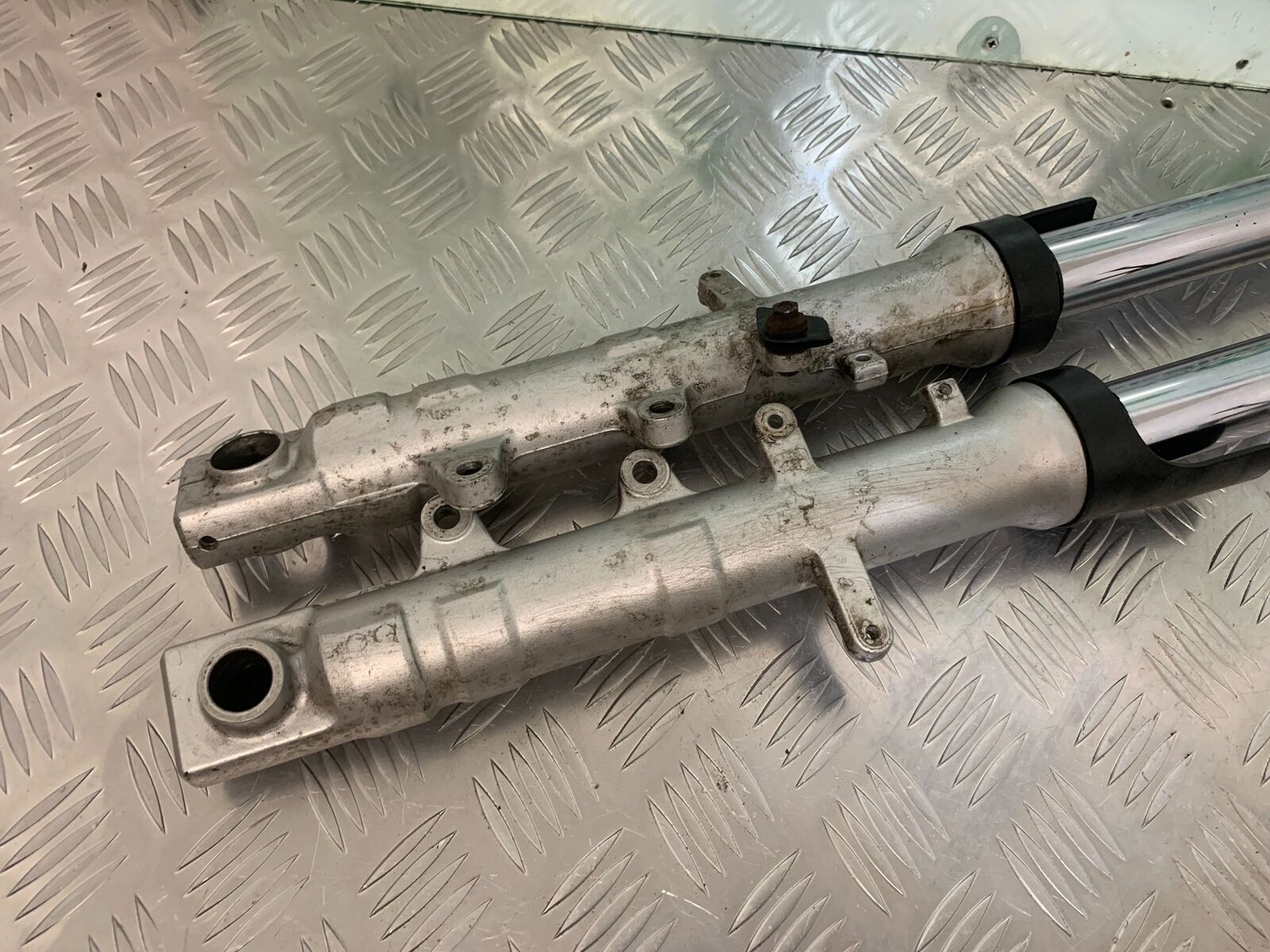YAMAHA FZ6 FAZER FORKS   YEAR 2004-2007  (STOCK 955)