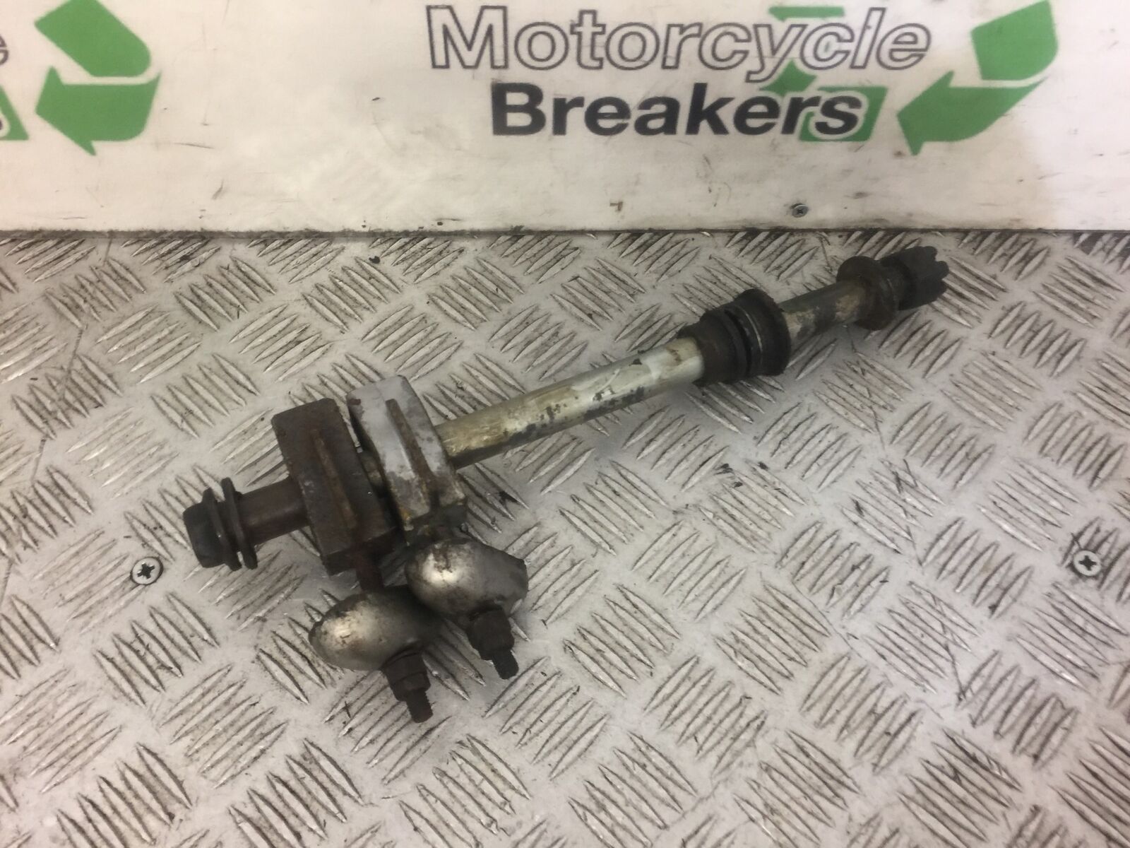 KAWASAKI ER6 F CHAIN ADJUSTERS AND SPINDLE  YEAR 2006-2008 STOCK 401)