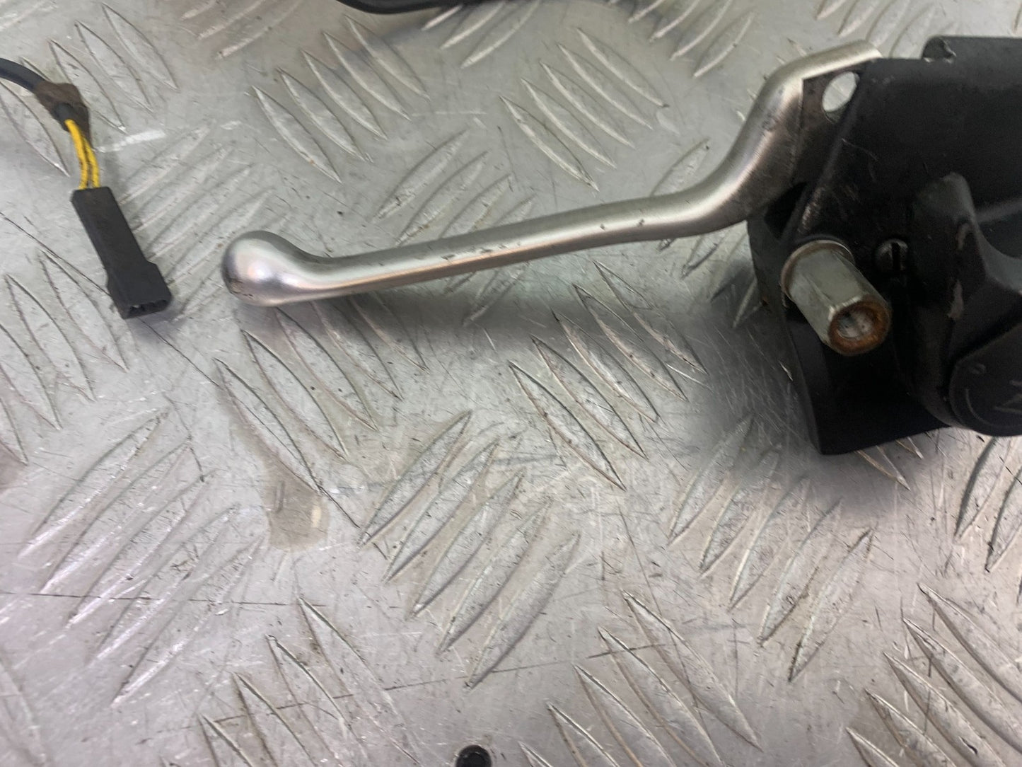BMW R850 R R850R CLUTCH LEVER AND BRACKET   YEAR 1994-2002 (CMB1170)