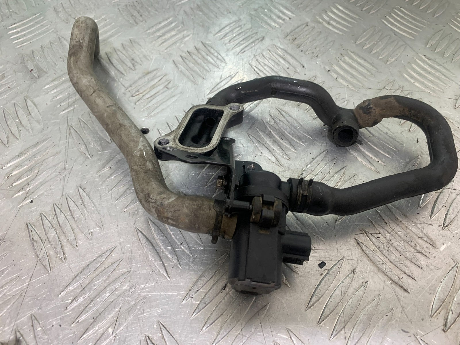 TRIUMPH 675 STREET TRIPLE AIR VALVE   2013-2016 (CMB1186)