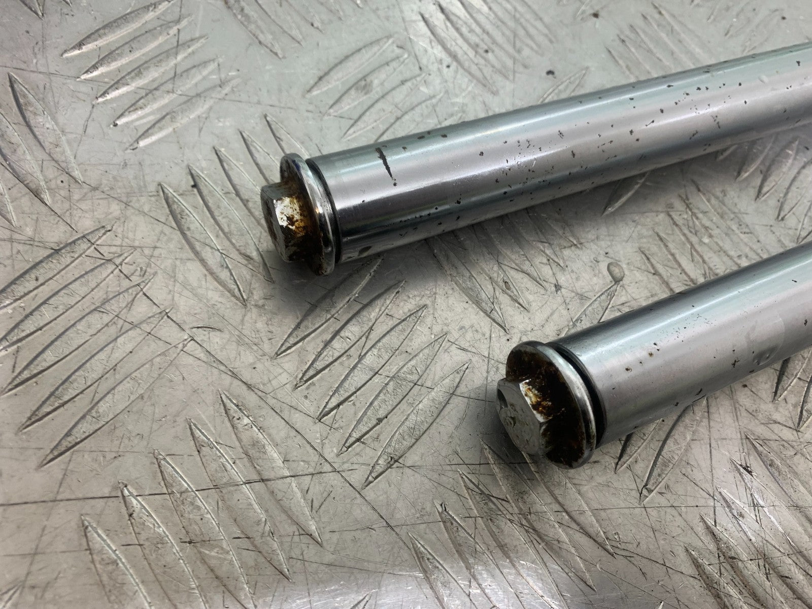 SUZUKI GP100 GP 100 FORKS  YEAR 1978-1988 (CMB1259)