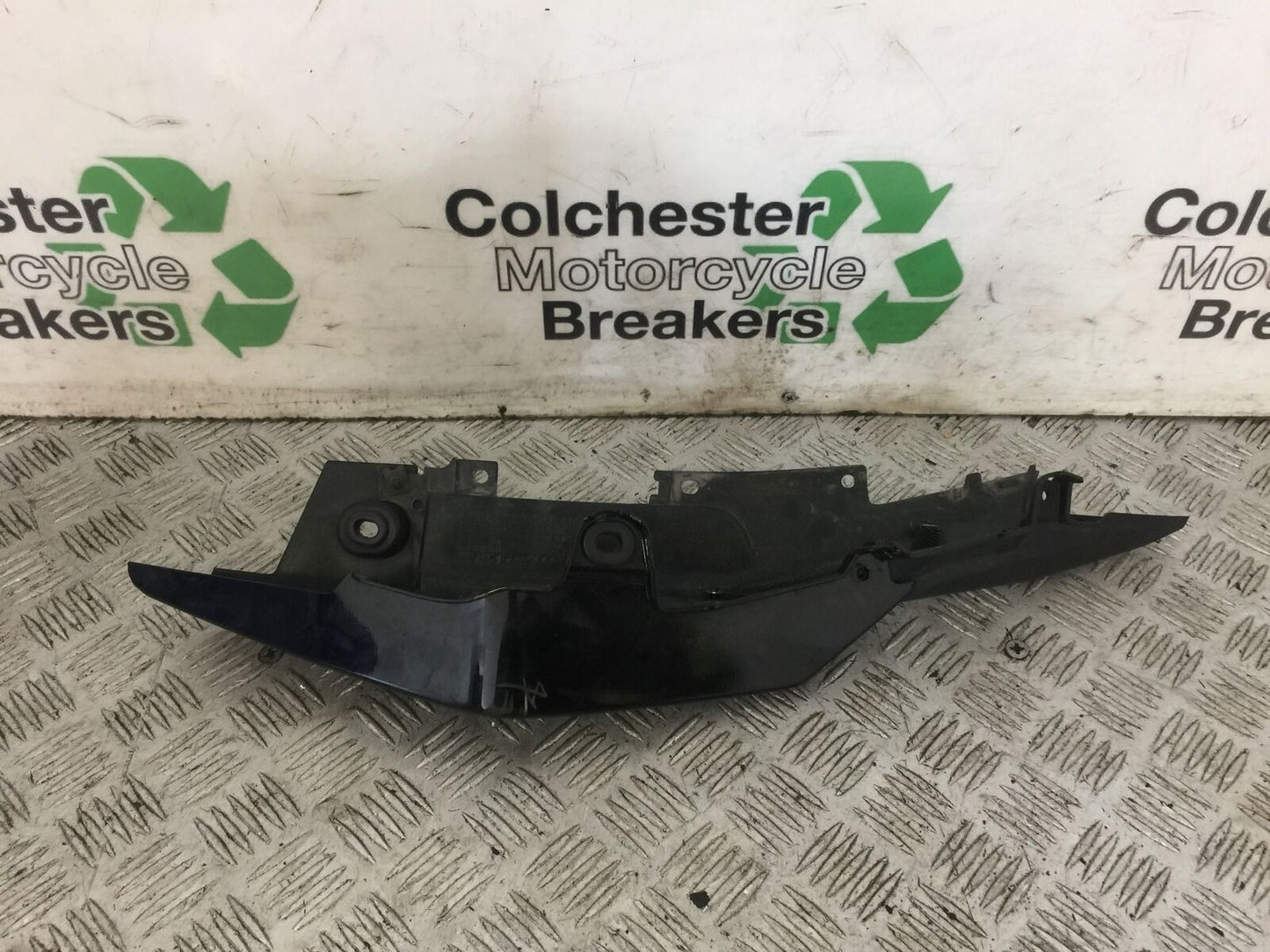 YAMAHA MT09 MT-09 LEFT SEAT PANEL  YEAR 2019 (STOCK 730)
