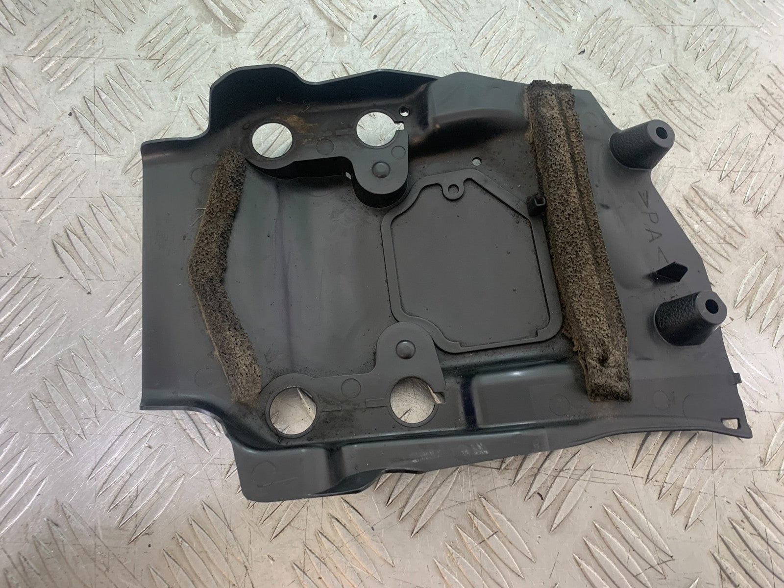 YAMAHA YZF R1 14 B BIG BANG UNDERTRAY   2009-14 (CMB1175)