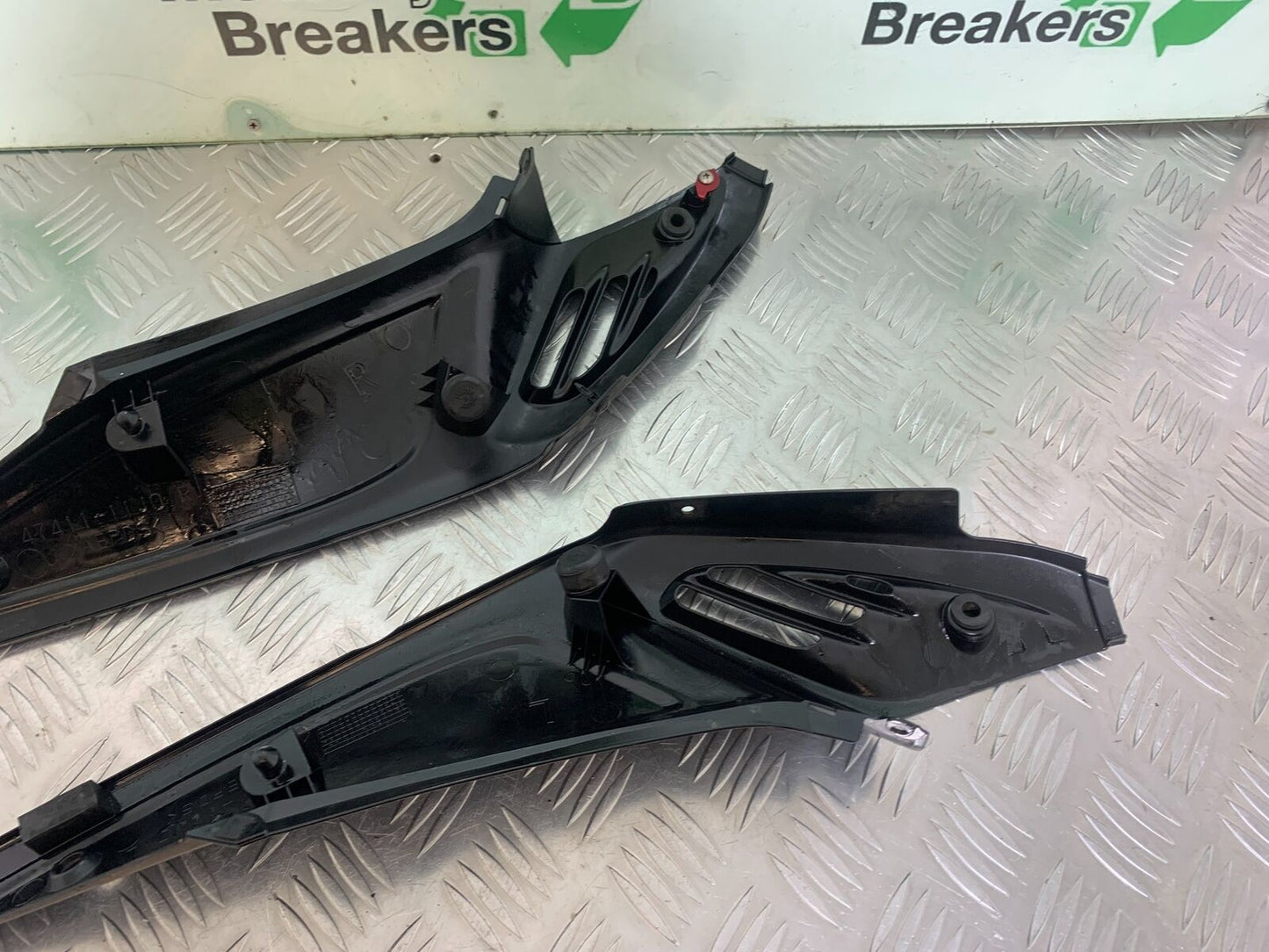 SUZUKI DL 650 V-STROM LEFT AND RIGHT SIDE VENTS    YEAR 2016 (STOCK 996)