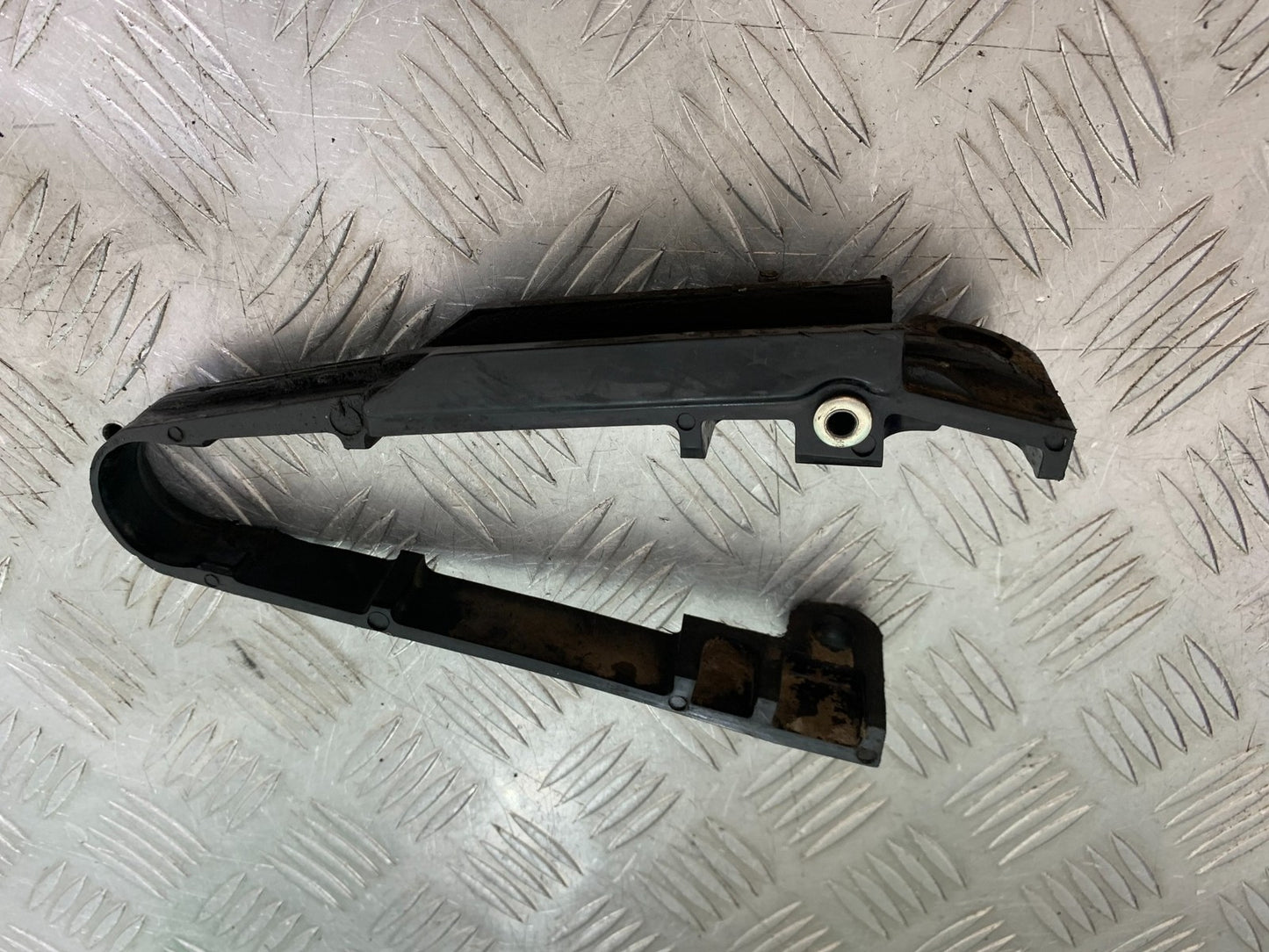 KTM 125 DUKE CHAIN GUIDE  YEAR 2018-2023 (CMB1185)
