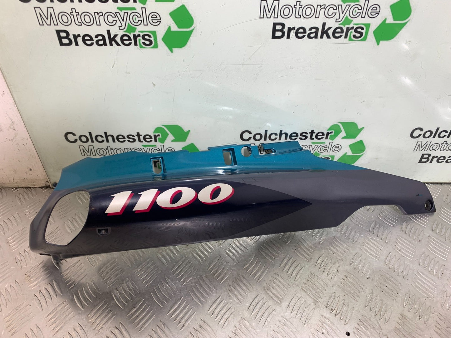 KAWASAKI ZZR1100 D RIGHT SEAT PANEL  YEAR 1993-2001 (CMB1189)
