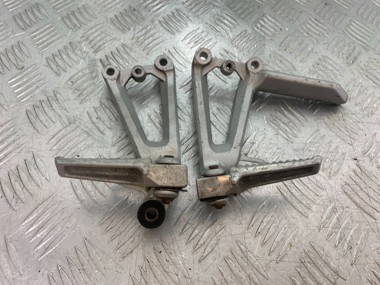HONDA CBR600 CBR 600 FX FY REAR HANGERS AND PEGS    YEAR 1999-2000 (CMB1287)