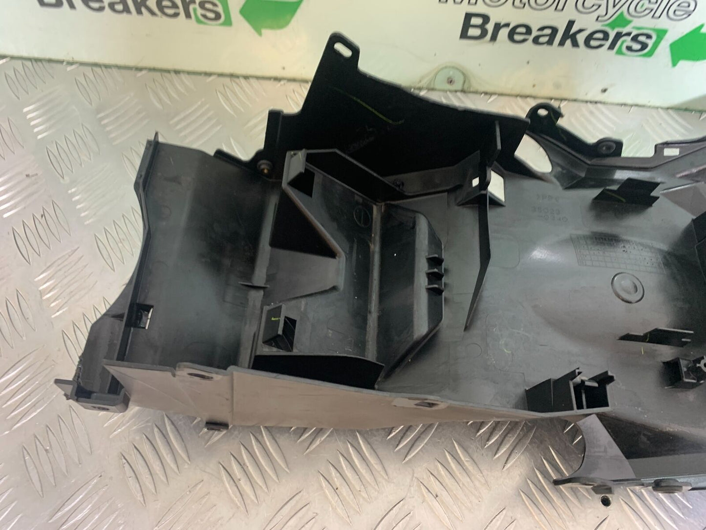 KAWASAKI Z300 ER300 UNDERTRAY  YEAR 2016-2018  (CMB1056)