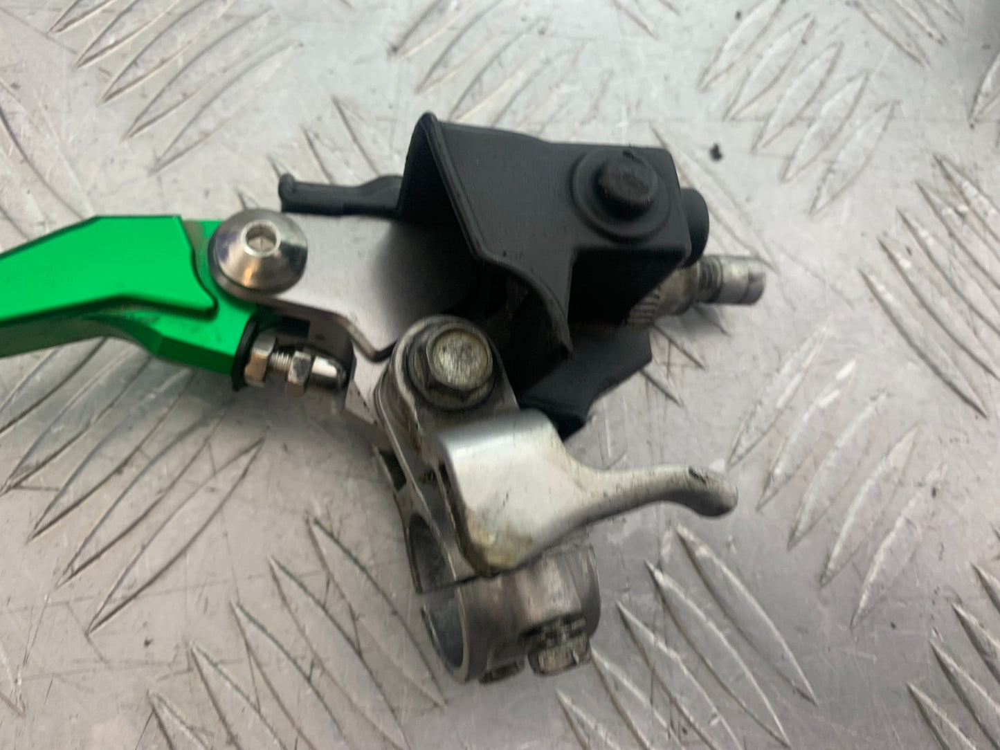 KAWASAKI KXF250 KXF 250 CLUTCH LEVER AND BRACKET   YEAR 2006-2008 (CMB1309)