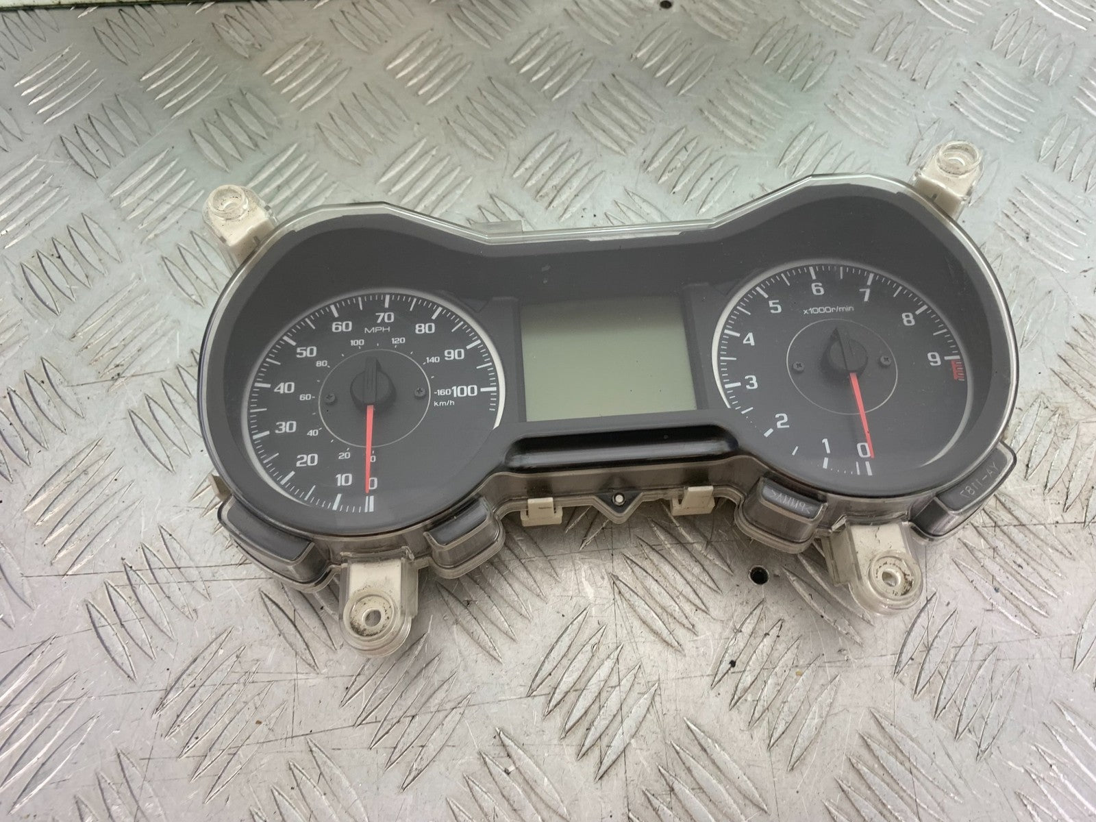 YAMAHA XMAX 300 CLOCKS SPEEDO DASH  YEAR 2017-2020 (CMB1218)
