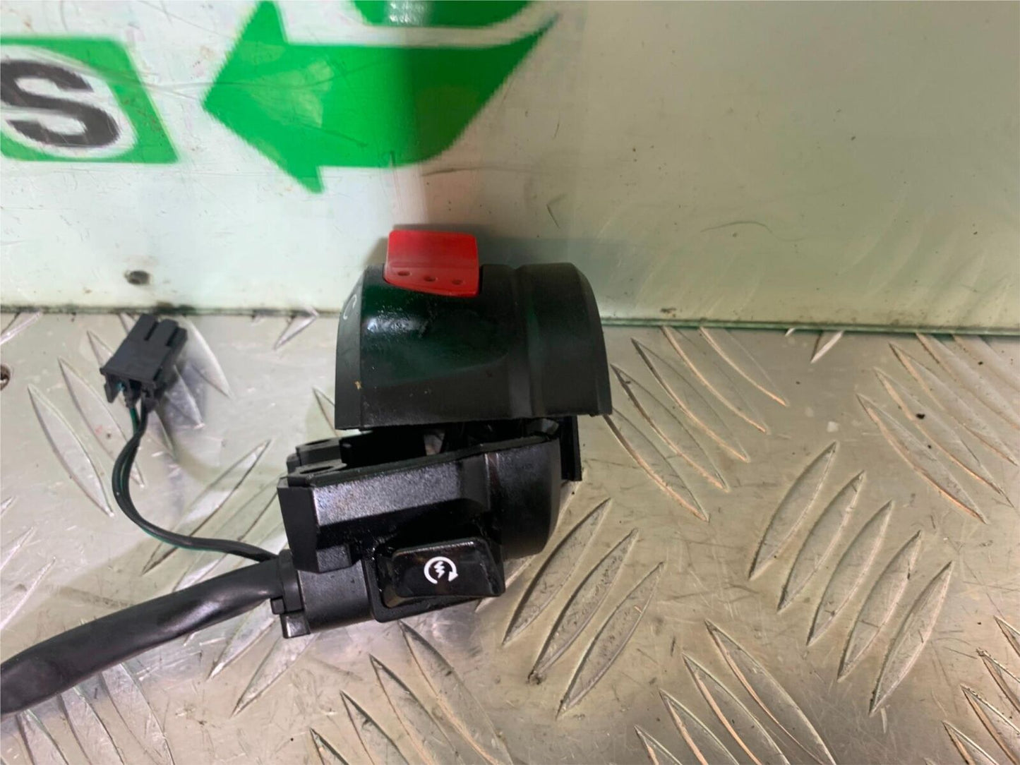 SUZUKI SV650 X SV 650 X RIGHT SWITCH GEAR  YEAR 2018-2022  (CMB1081)