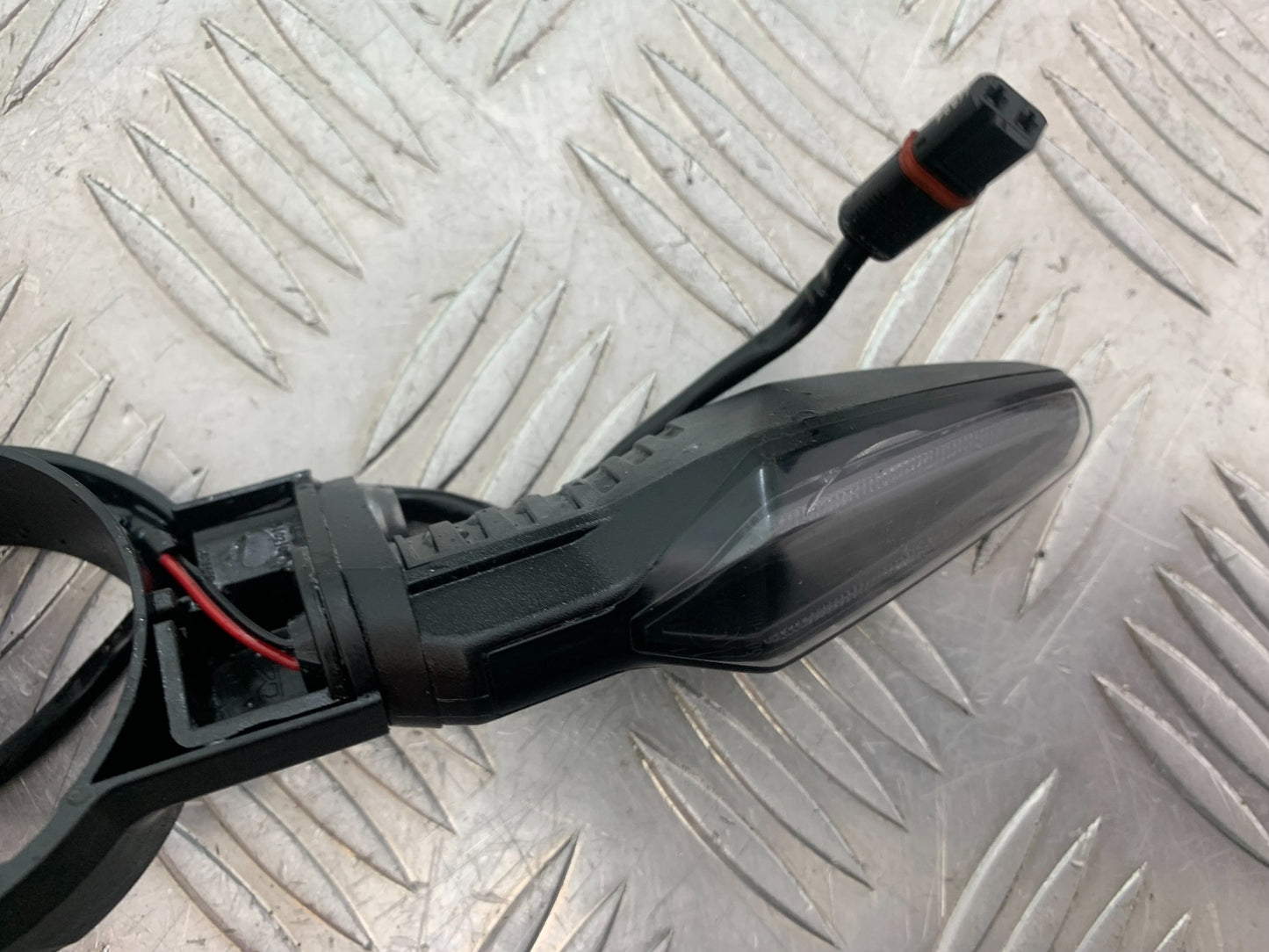 BMW M1000 R FRONT RIGHT INDICATOR YEAR 2023-2024 (CMB1140)