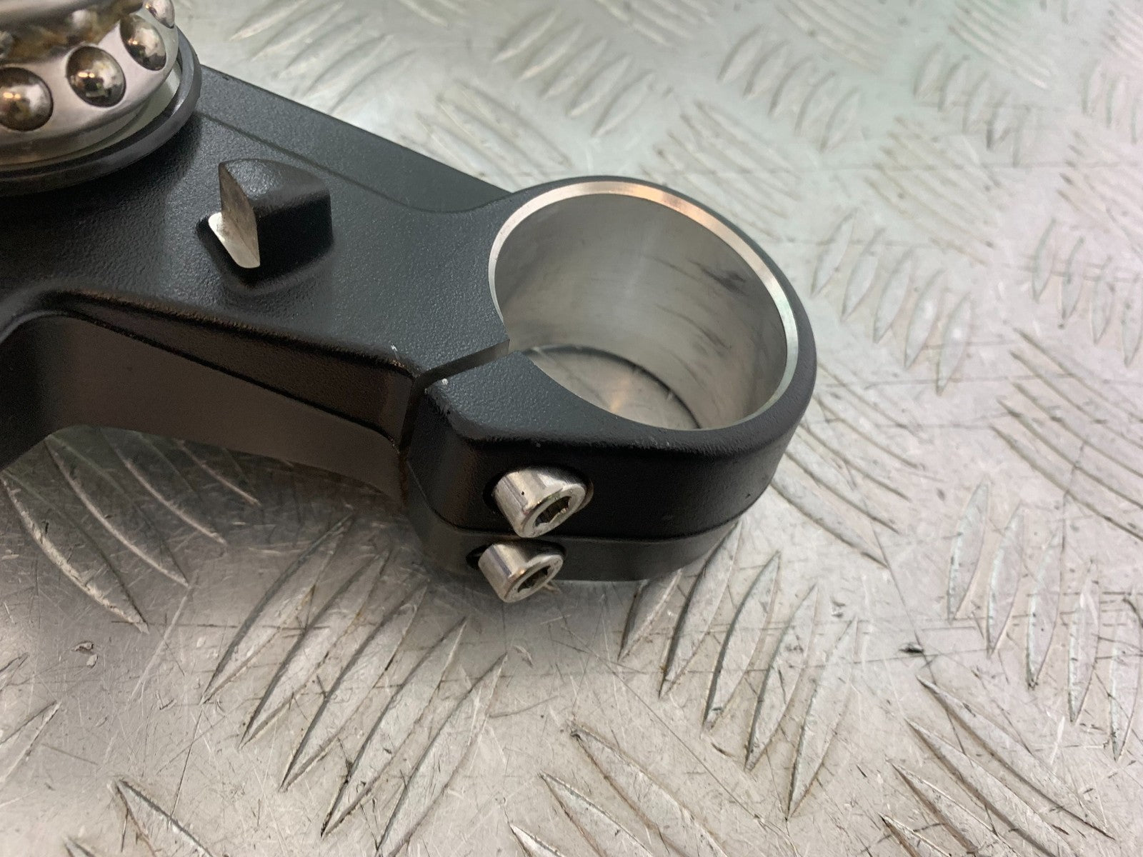 TRIUMPH TRIDENT 660 BOTTOM YOKE  YEAR 2021-2024 (CMB1295)