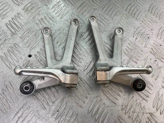 APRILIA RSV1000 R FACTORY MILLE REAR HANGERS AND PEGS  2004-09 (CMB1203)