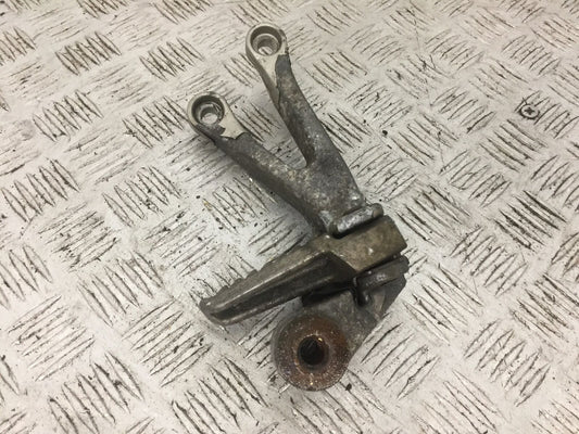 KAWASAKI ZX9R ZX9 E1 RIGHT REAR HANGER AND PEG  YEAR 2000 (STOCK 795)