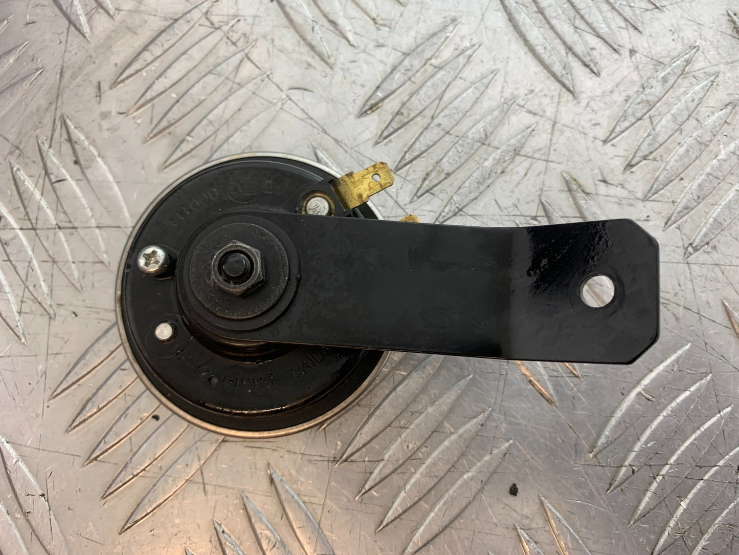 TRIUMPH TRIDENT 660 HORN AND BRACKET  YEAR 2021-2024 (CMB1295)