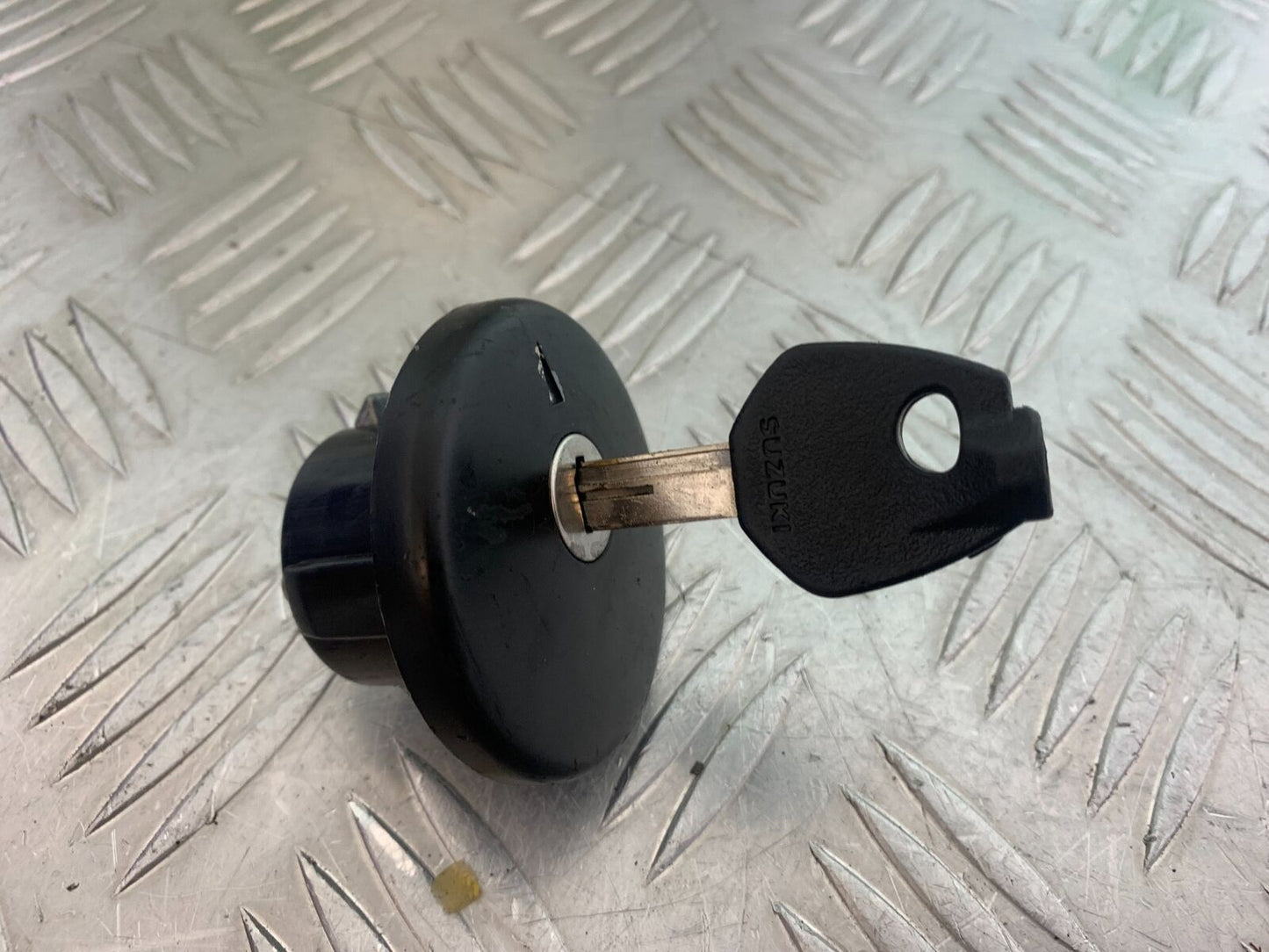SUZUKI AN 200 UN 200 BURGMAN PETROL CAP AND KEY  YEAR 2007-09 (CMB1128)