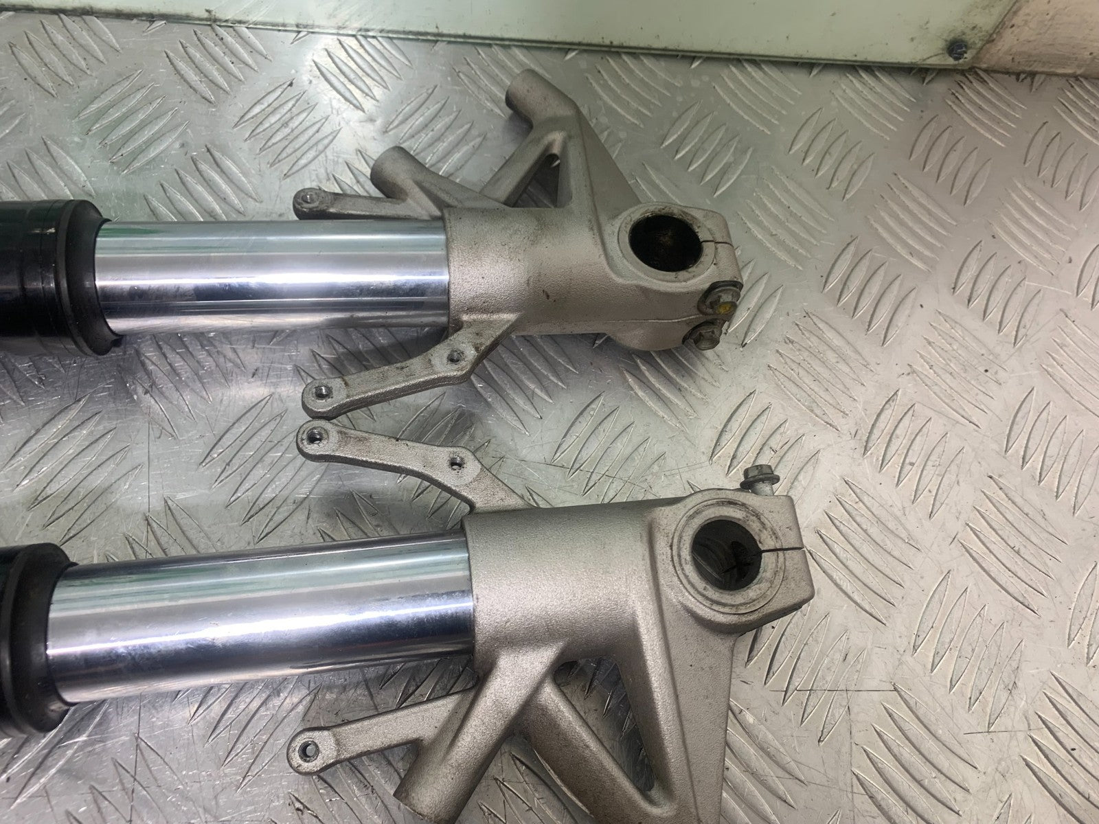 APRILIA SL750 SL 750 SHIVER FORKS   YEAR 2008-2016 (CMB1242)