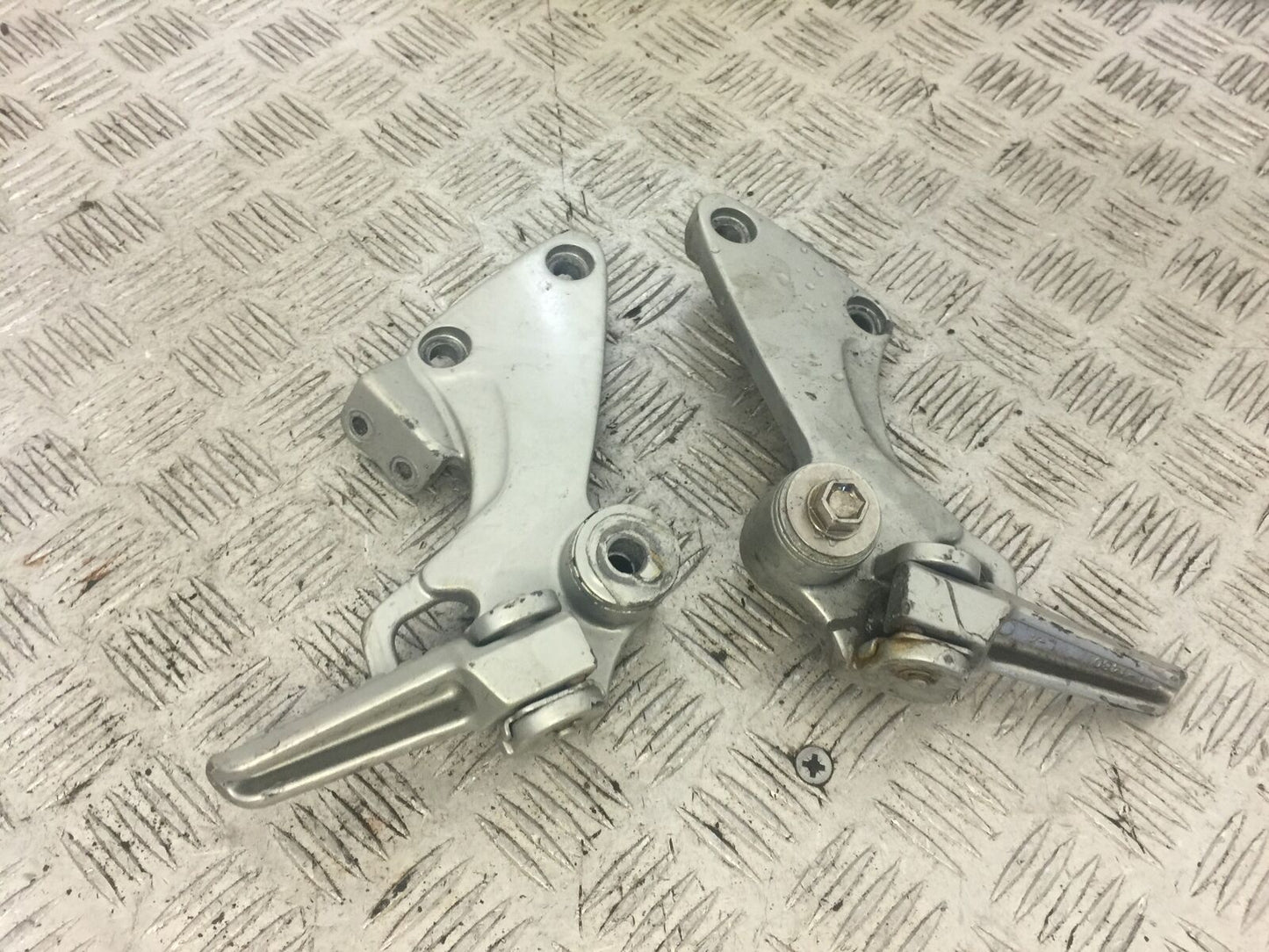 KAWASAKI ZZR1200 ZZR 1200 REAR HANGERS AND PEGS   2002-2005 (STOCK 678)
