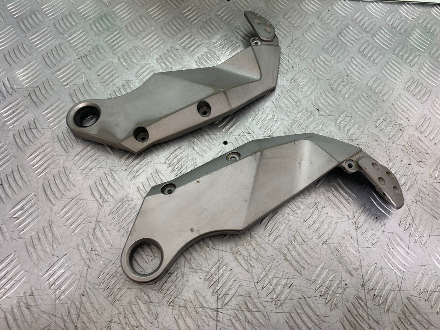 KAWASAKI Z750 Z 750 LEFT AND RIGHT FRAME COVERS  YEAR 2004-2006  (CMB1234)