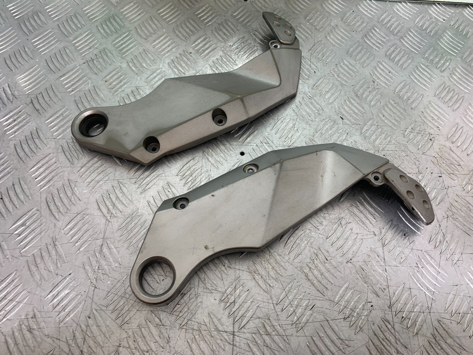 KAWASAKI Z750 Z 750 LEFT AND RIGHT FRAME COVERS  YEAR 2004-2006  (CMB1234)
