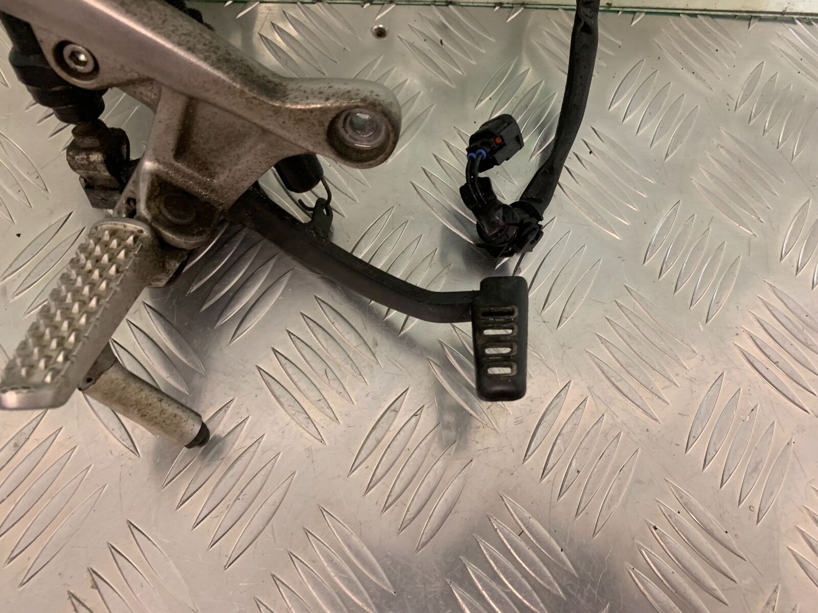 HONDA CB500 F CB500F FRONT RIGHT HANGER  YEAR 2022 (STOCK 951)