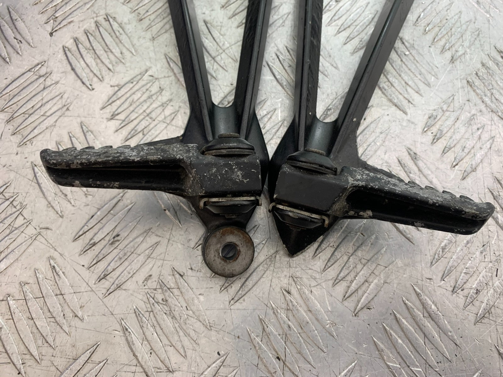 KAWASAKI ZX10R ZX10 R REAR HANGERS AND PEGS    2008-2010 (CMB1301)