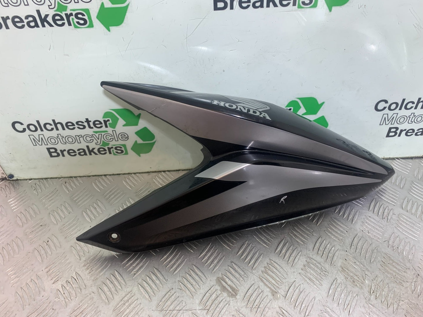 HONDA CBF125 CBF 125 RIGHT FAIRING  YEAR 2009-14  (CMB1172)