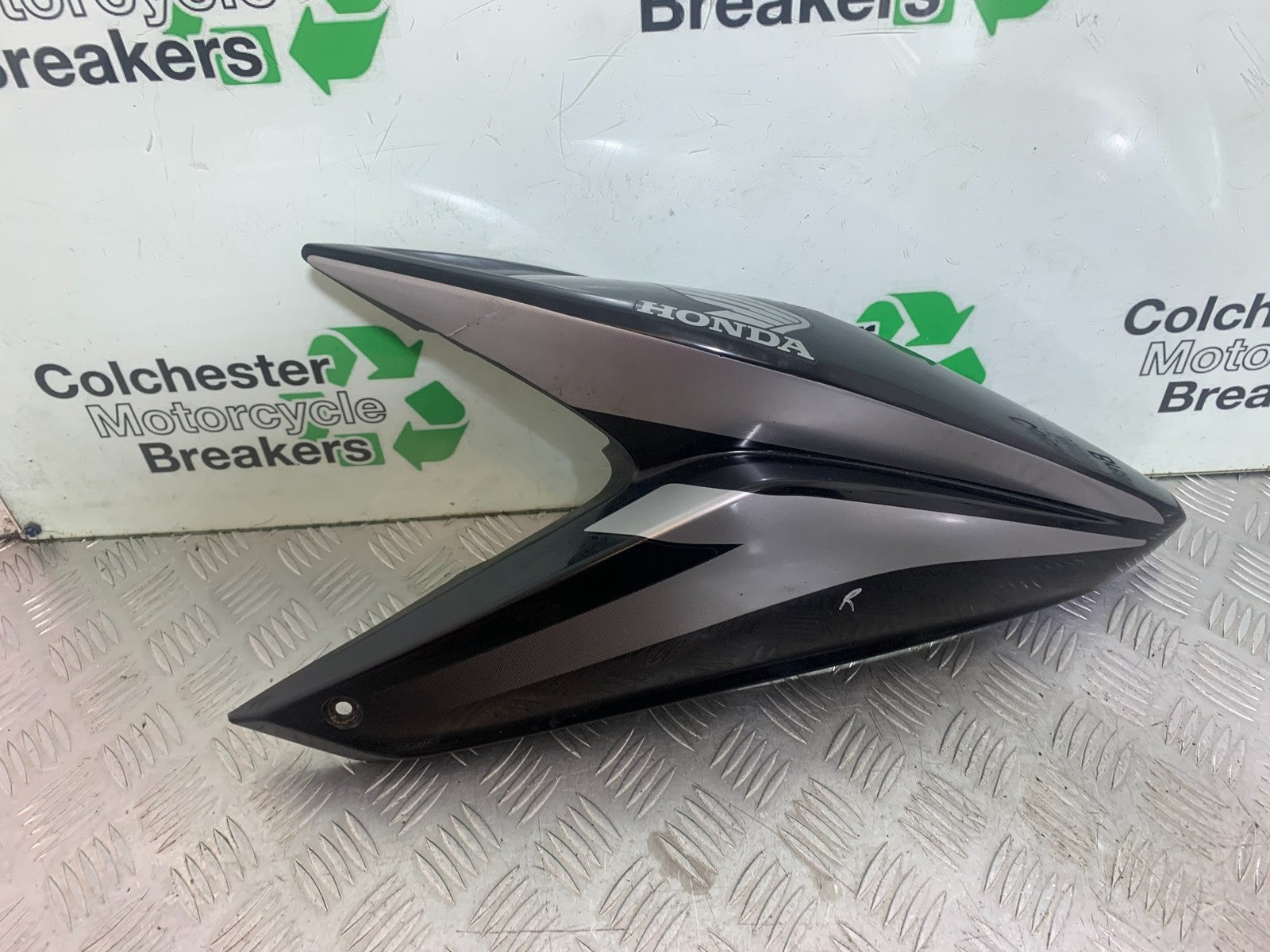 HONDA CBF125 CBF 125 RIGHT FAIRING  YEAR 2009-14  (CMB1172)