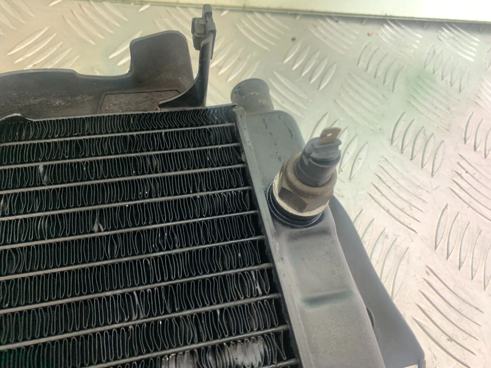 HONDA VFR400 VFR 400 NC21 RADIATOR   YEAR 1986-87 (CMB1043)