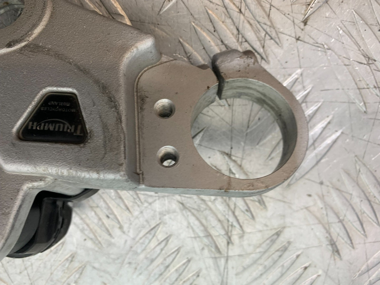TRIUMPH 955i SPRINT ST TOP YOKE  YEAR 1999-04 (CMB1230)