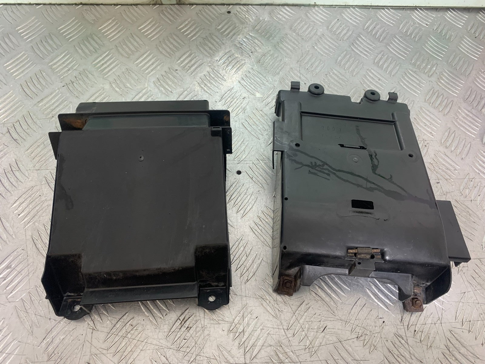 KAWASAKI Z750 Z 750 UNDERTRAY  YEAR 2004-2006  (CMB1234)