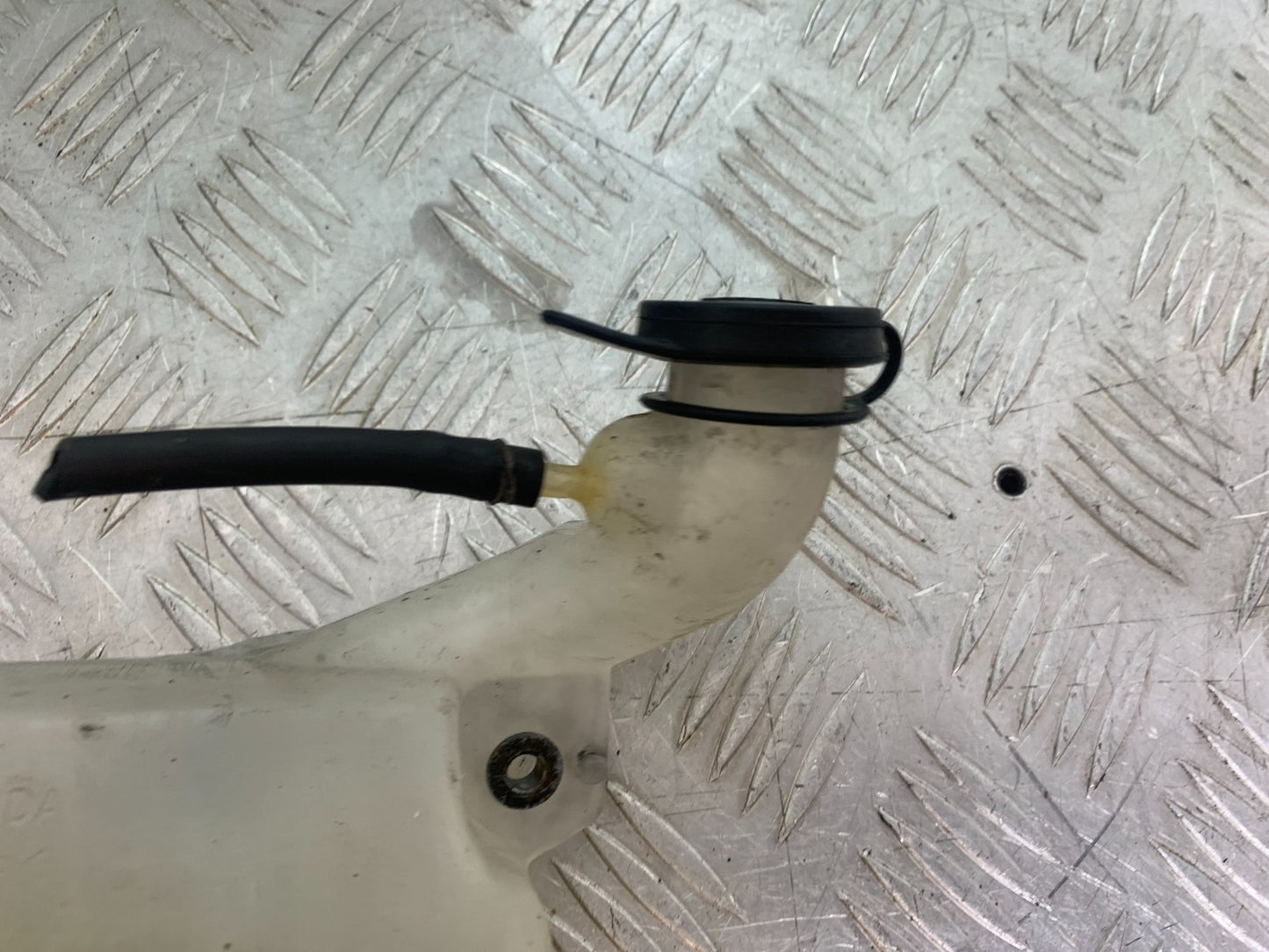 HONDA CBR600 CBR 600 RR COOLANT BOTTLE    YEAR 2003-2004 CMB1173)