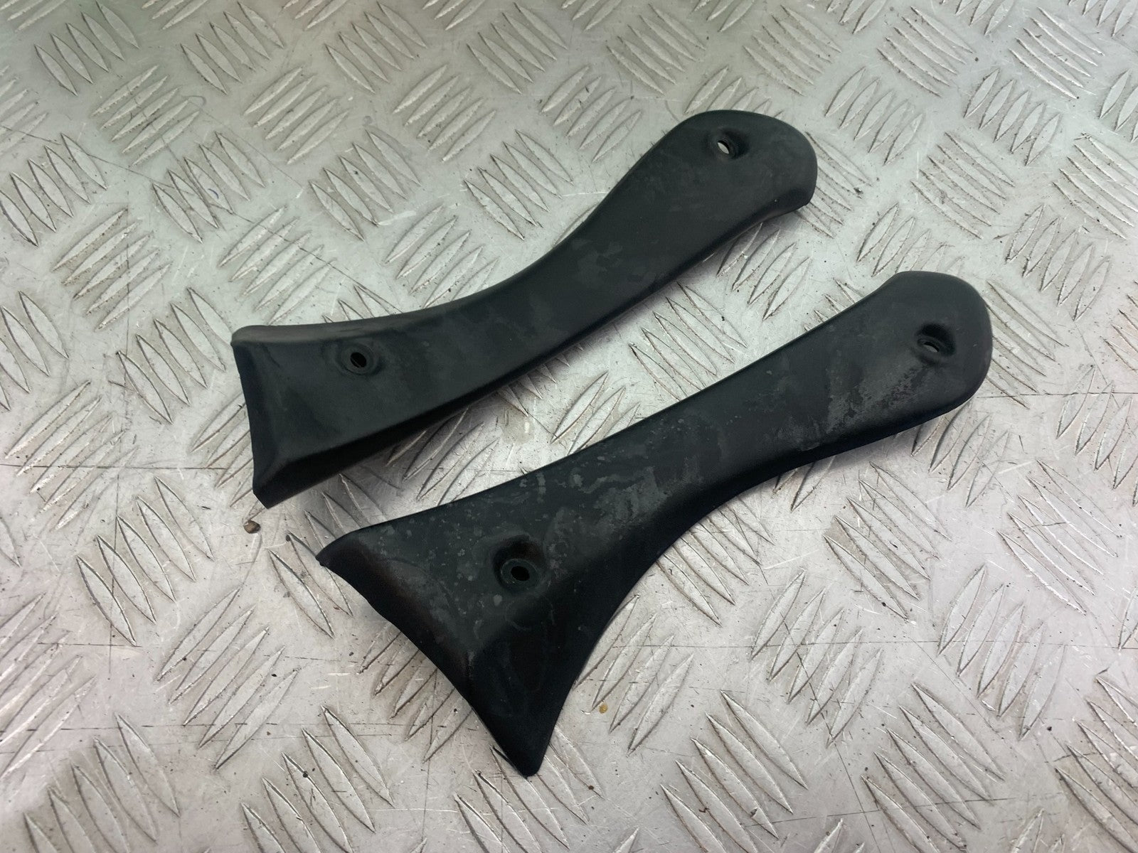 TRIUMPH 955i SPRINT ST LEFT AND RIGHT TOP INFILL PANELS  1999-2004 (CMB1176)