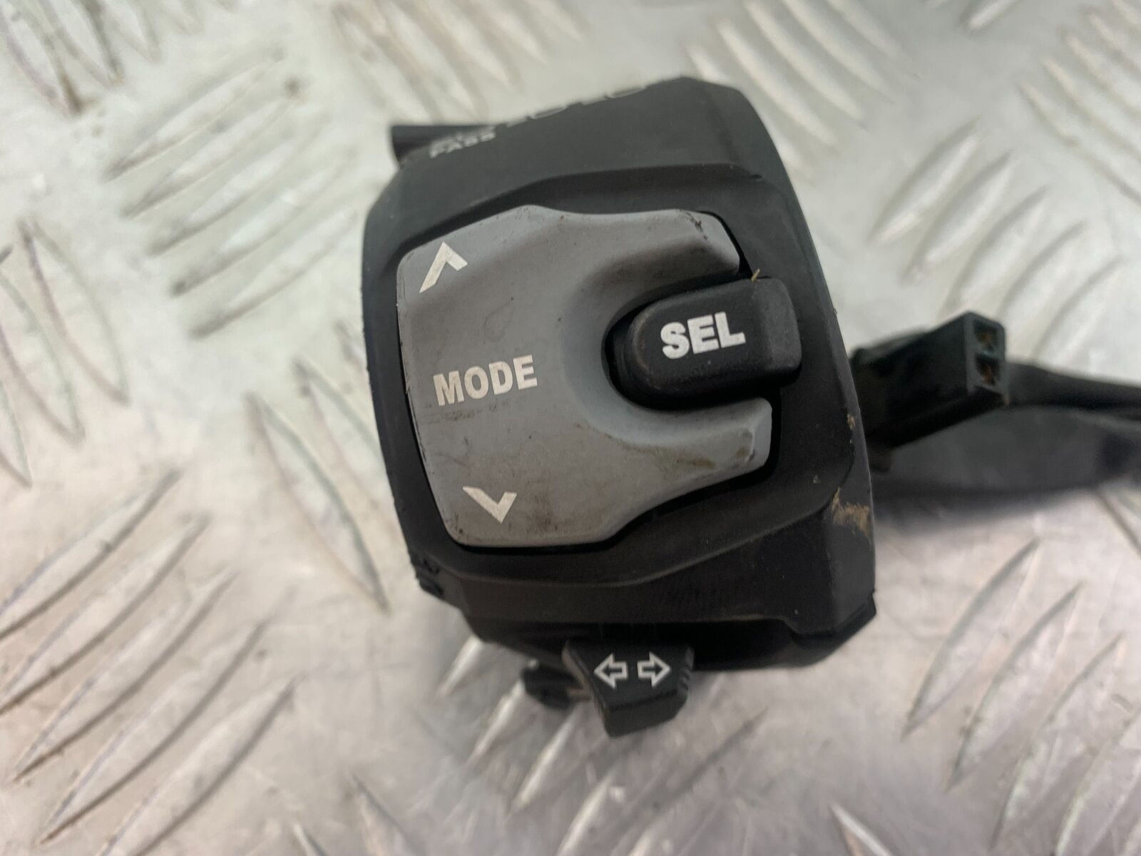 SUZUKI DL 650 V-STROM LEFT SWITCH GEAR  YEAR 2020 (CMB1117)