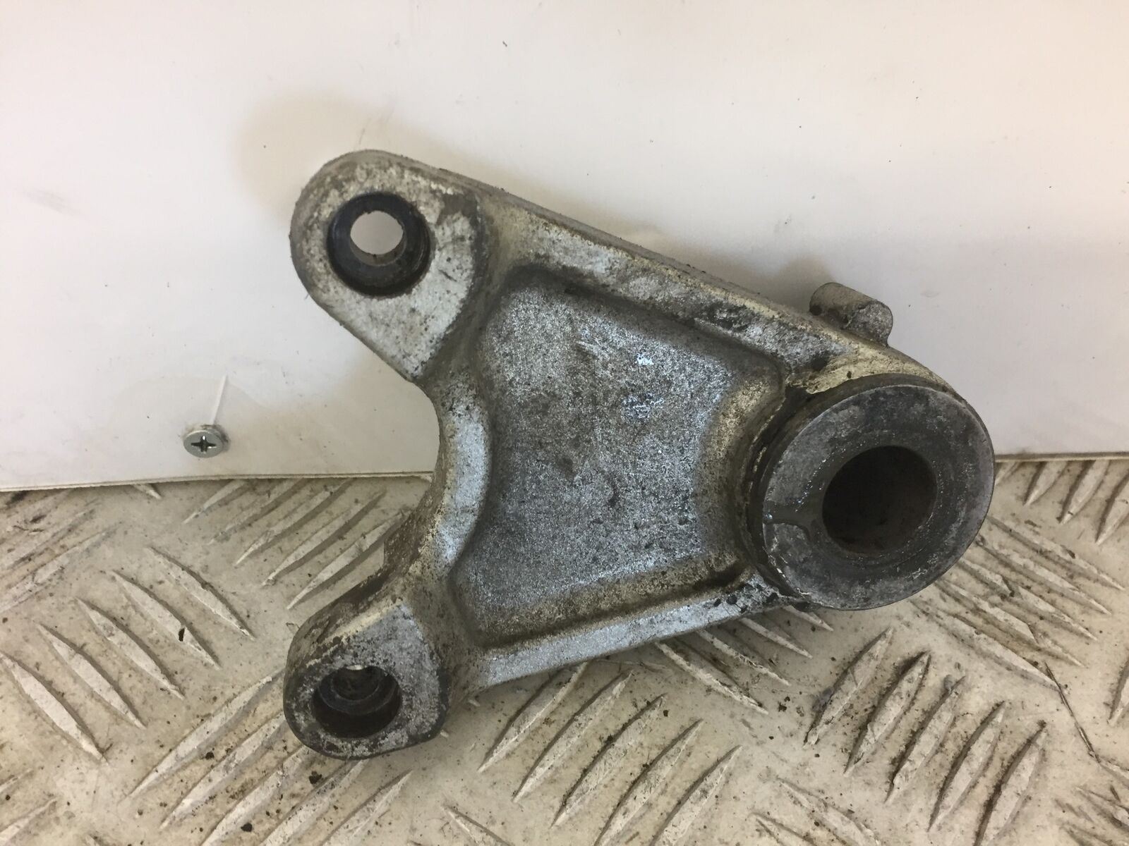 KAWASAKI ZZR1100 ZZR 1100 D REAR CALIPER BRACKET YEAR 1994 1999