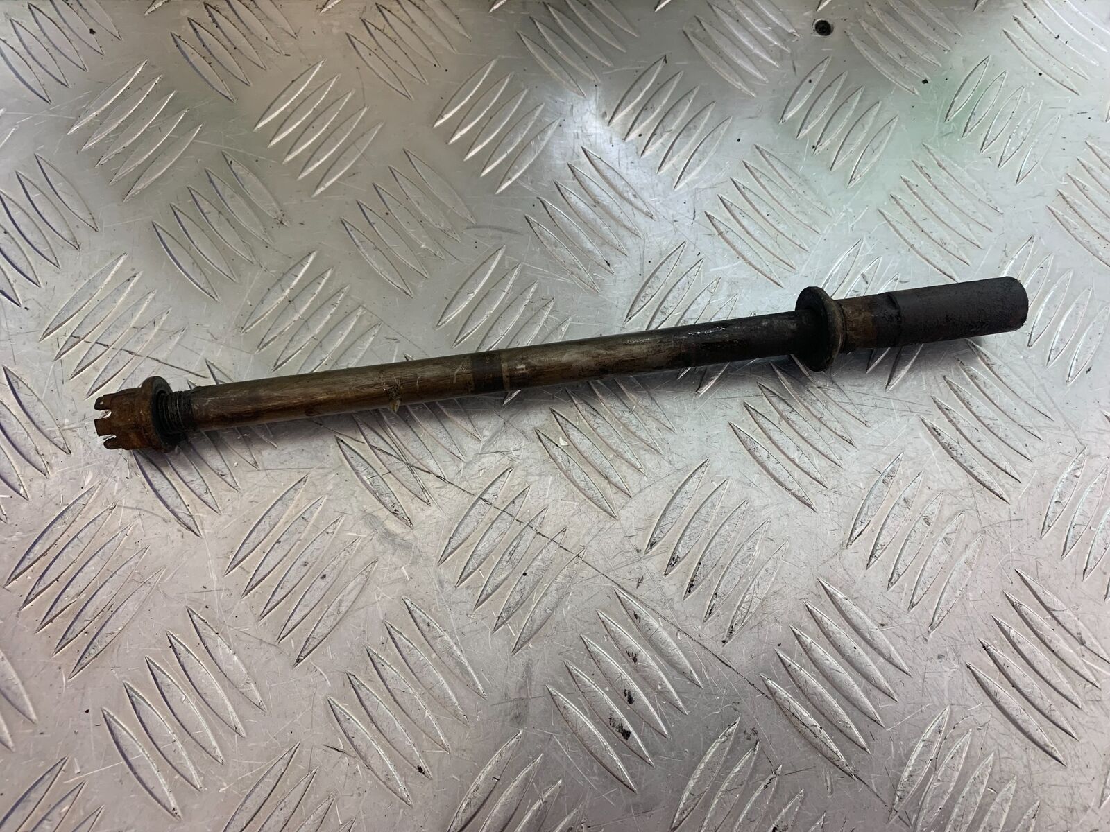 HONDA CX500 CX 500 REAR WHEEL SPINDLE  YEAR 1980 (CMB1131)