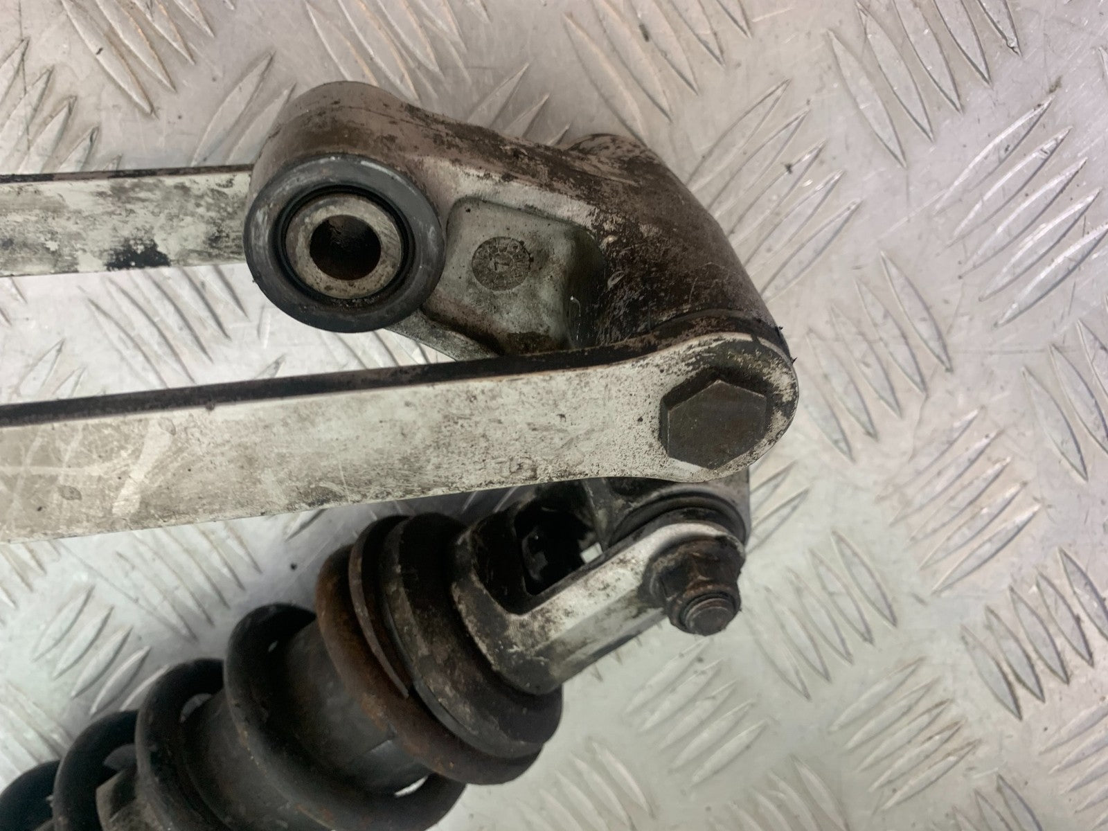 KAWASAKI ZX6R ZX6 F REAR SHOCK AND LINKAGE  YEAR 1995-1997 (CMB1169)